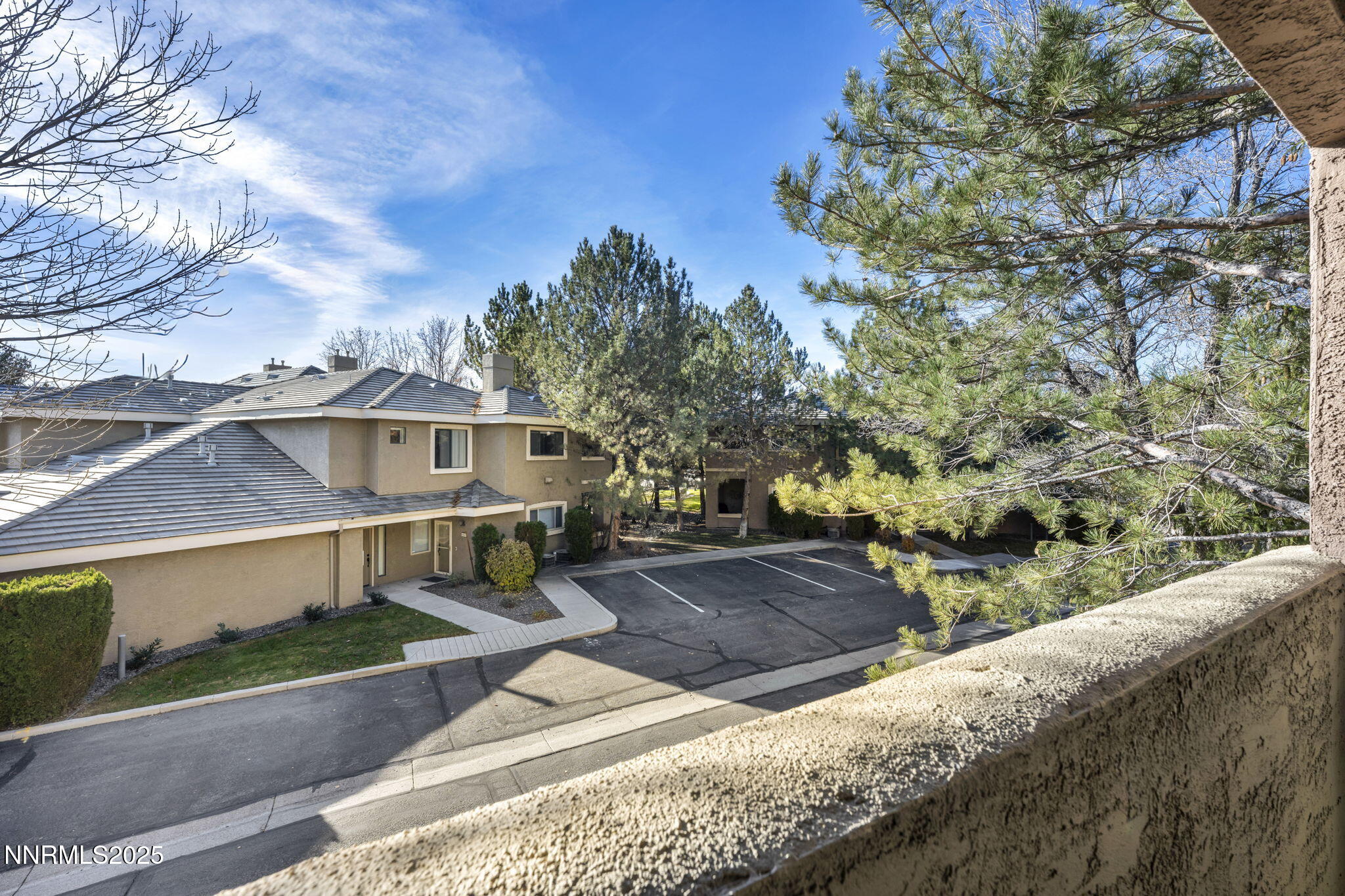 10-web-or-mls-900-s-meadows-pkwy-3223