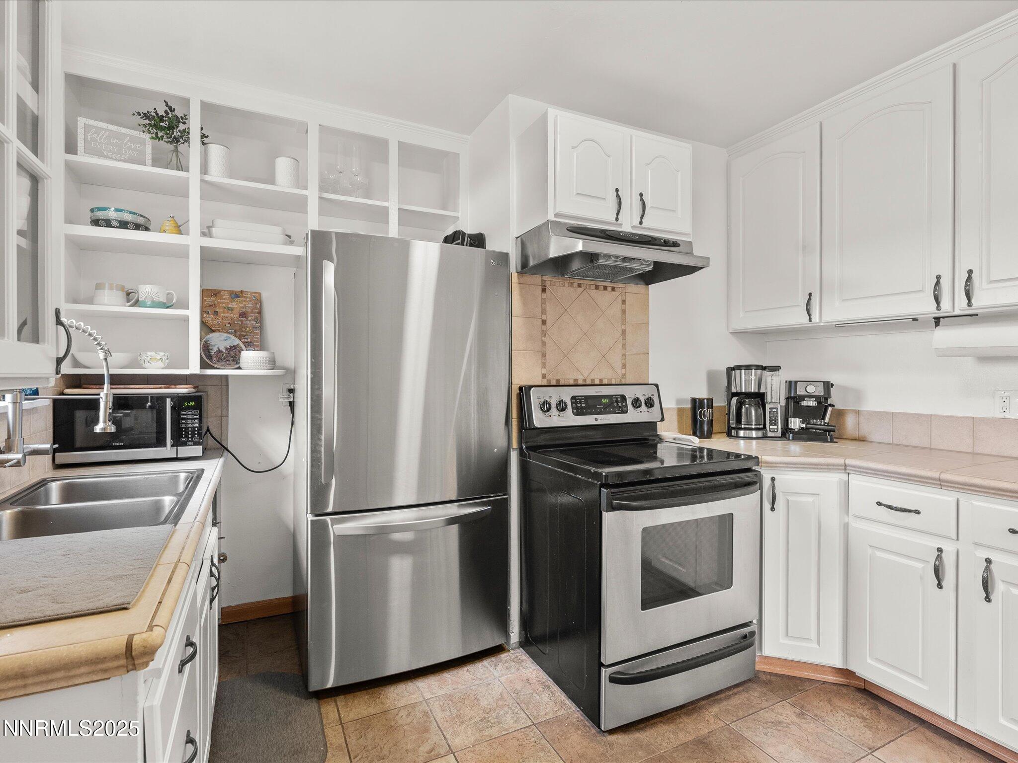 09-1620 The Strand-108