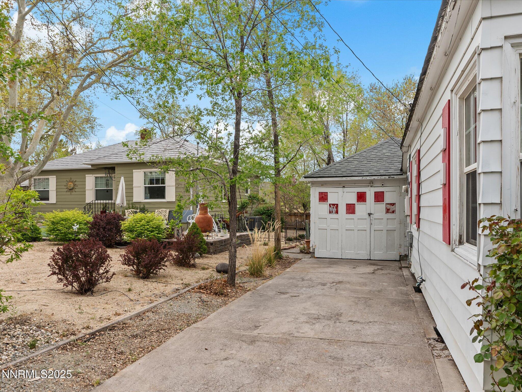 24-1620 The Strand-123