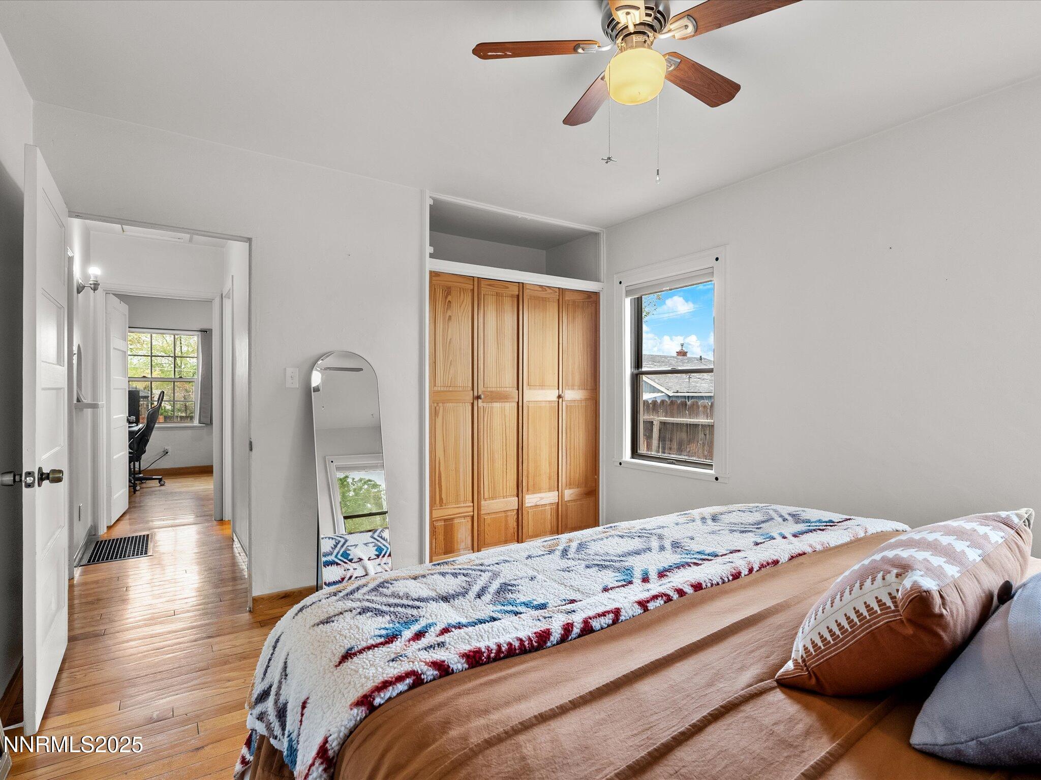 12-1620 The Strand-111