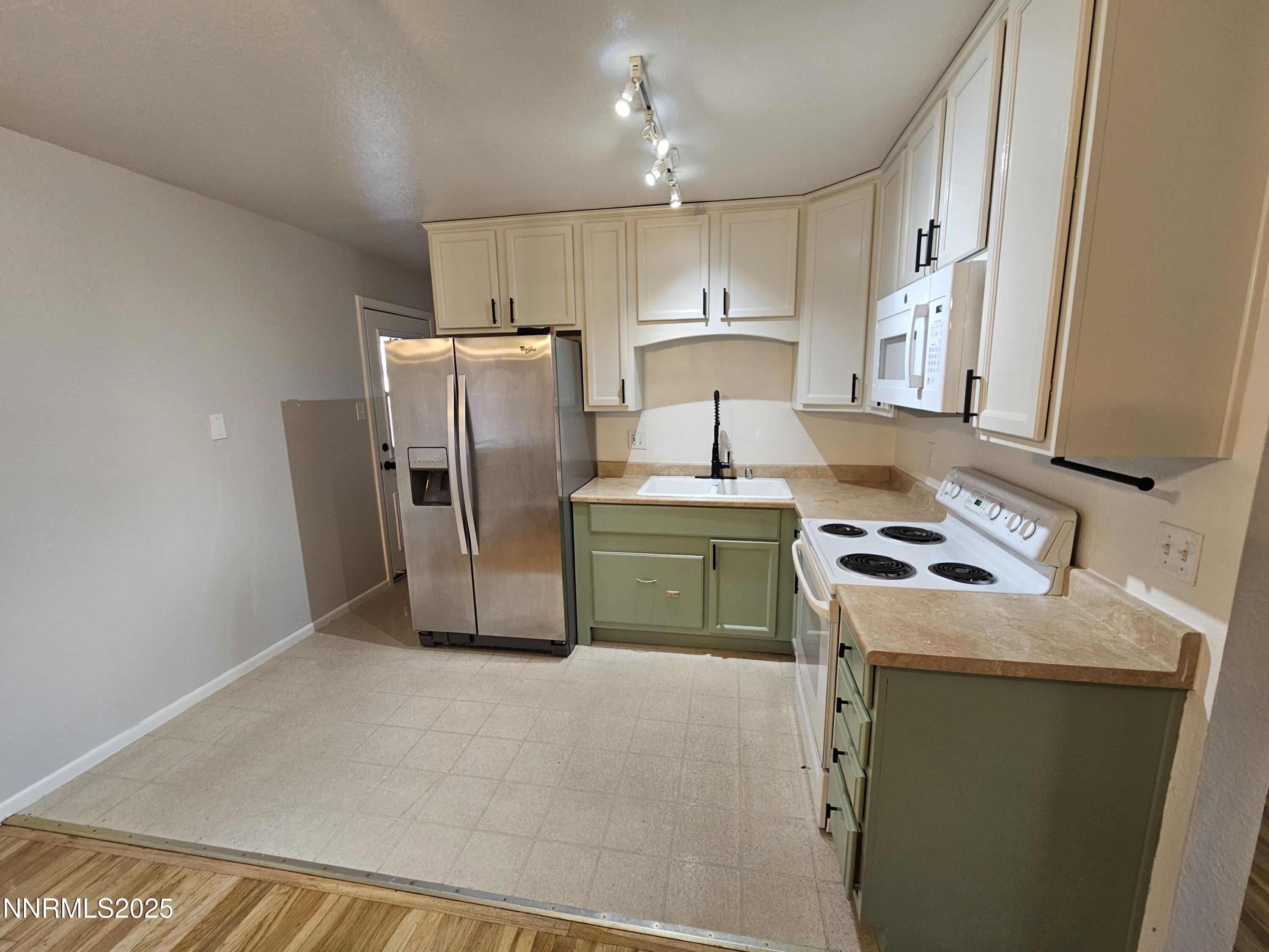 3265 Downey Kitchen 3