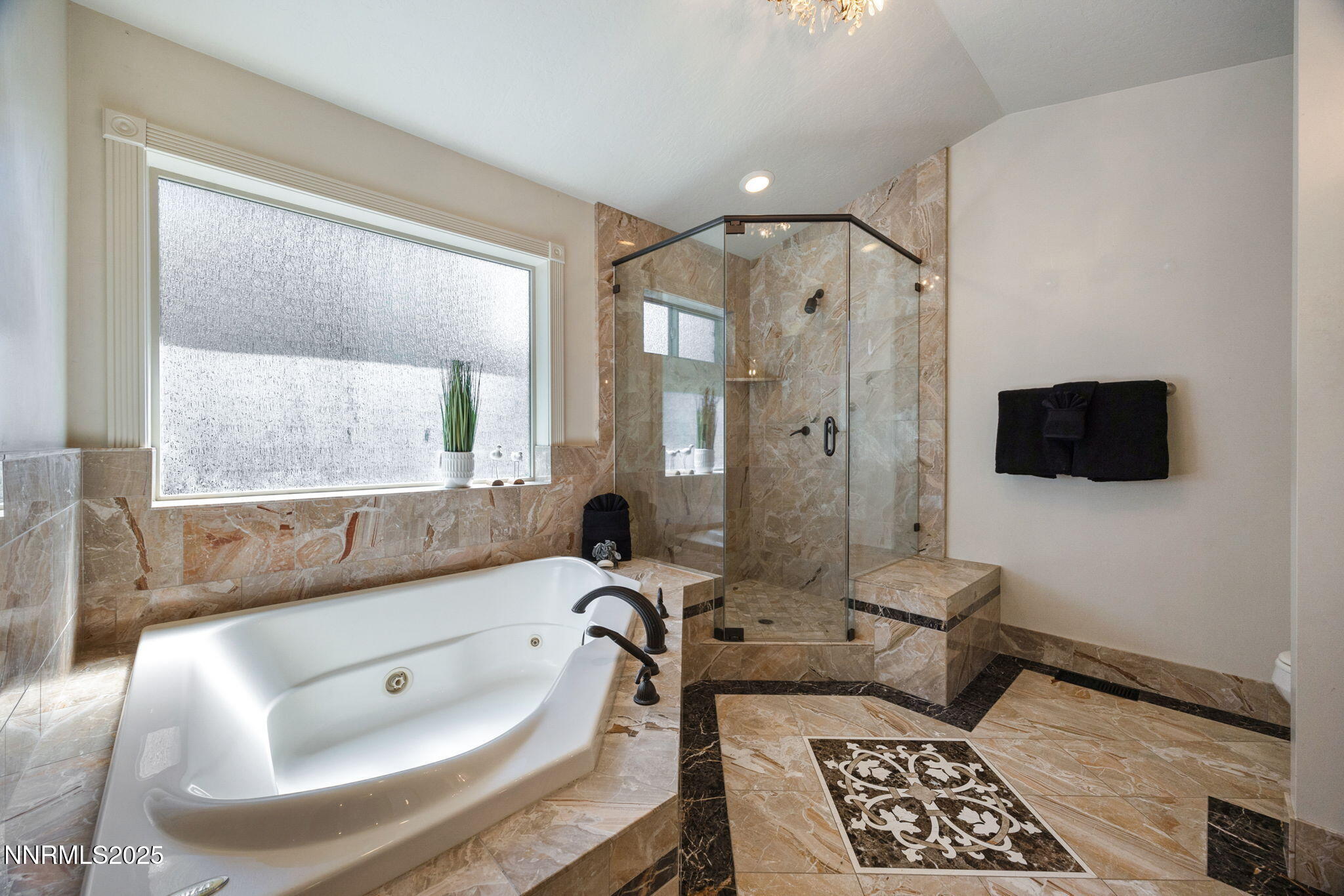 39-web-or-mls-734 Martis Peak-40