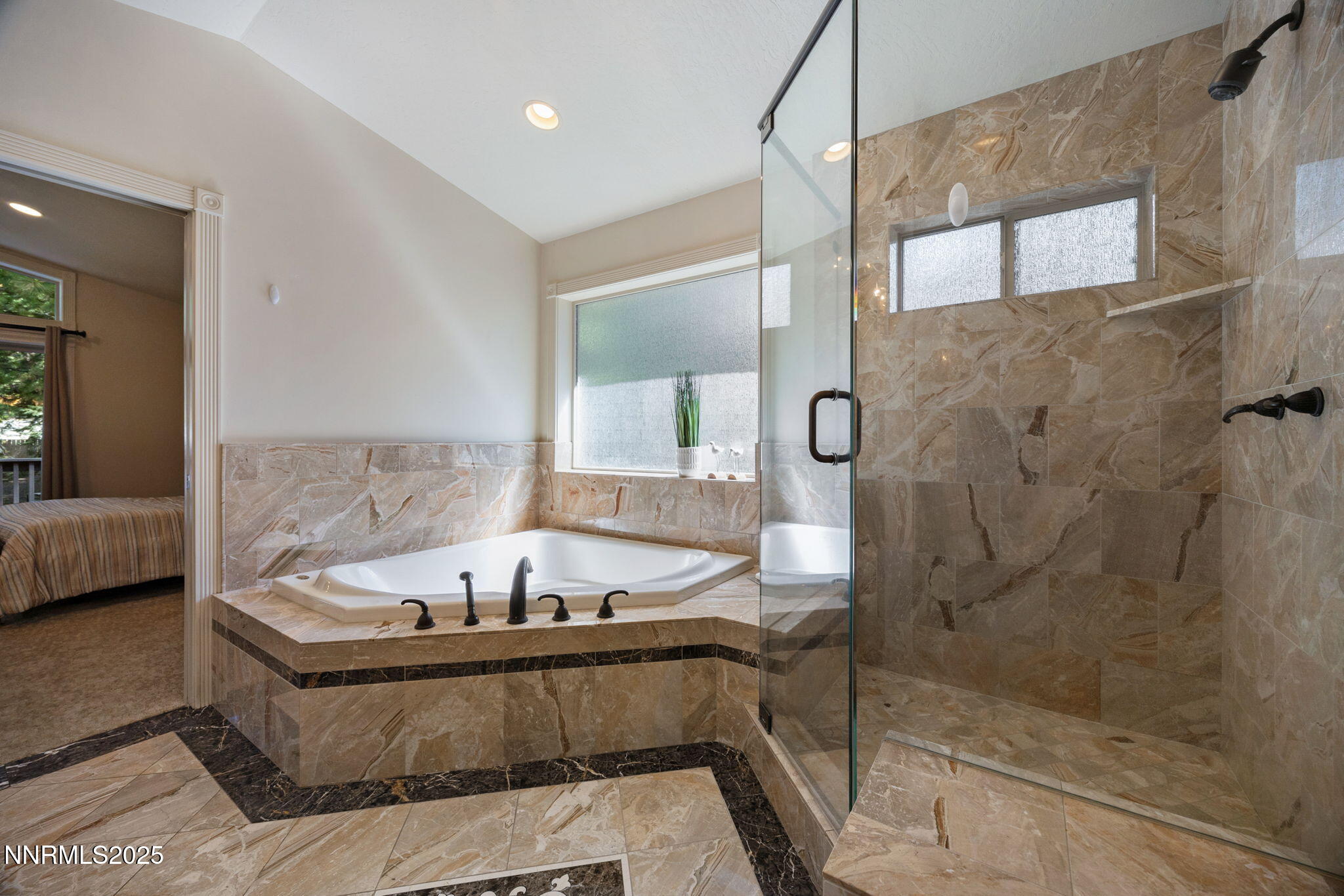 35-web-or-mls-734 Martis Peak-37