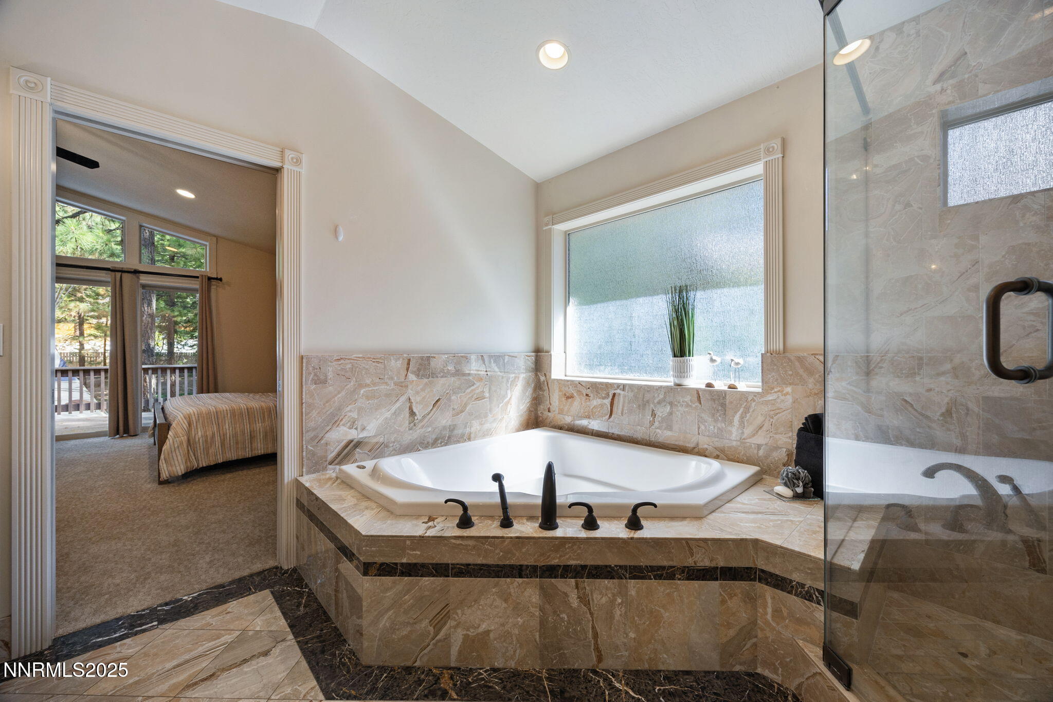 38-web-or-mls-734 Martis Peak-39