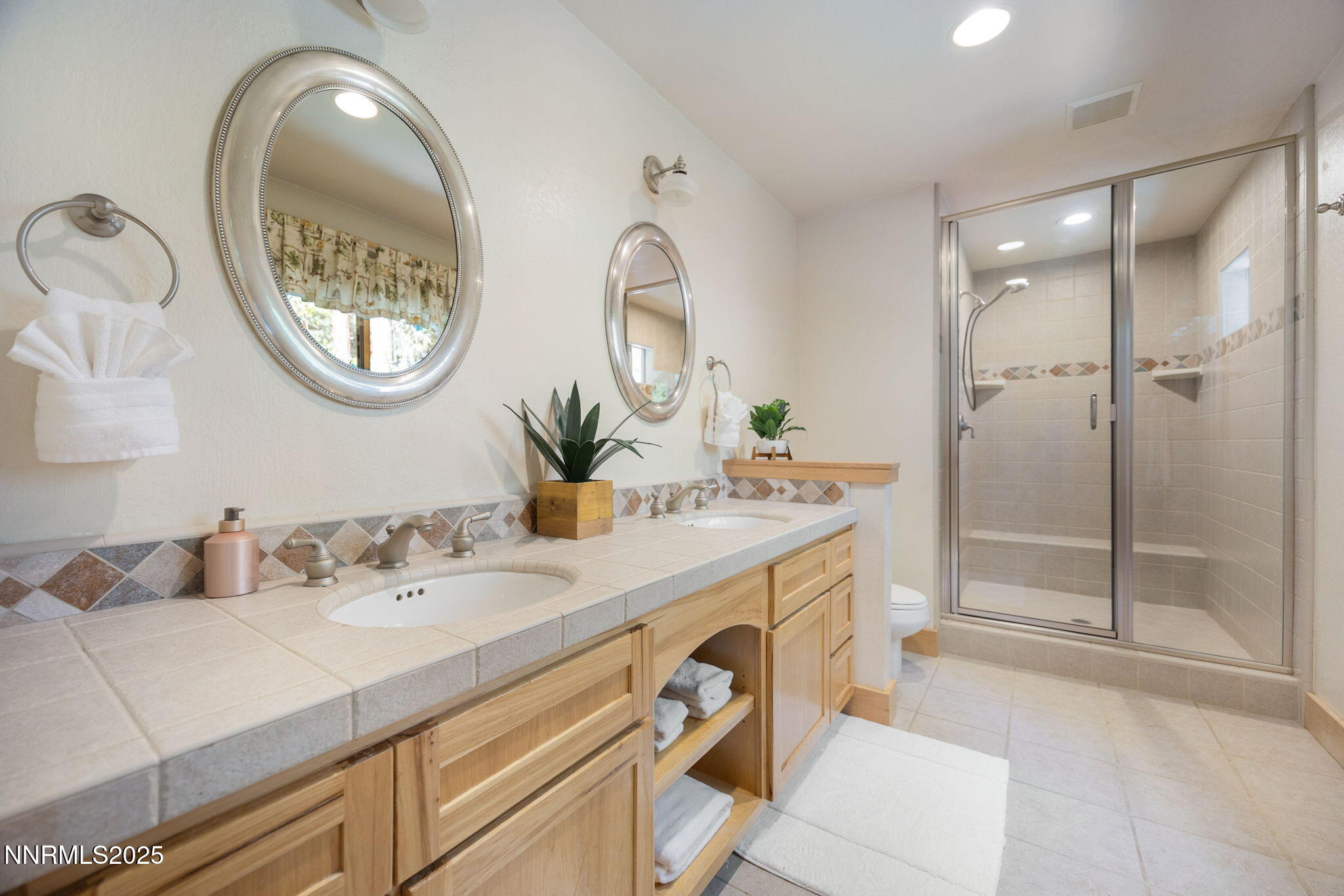 23-web-or-mls-734 Martis Peak-25