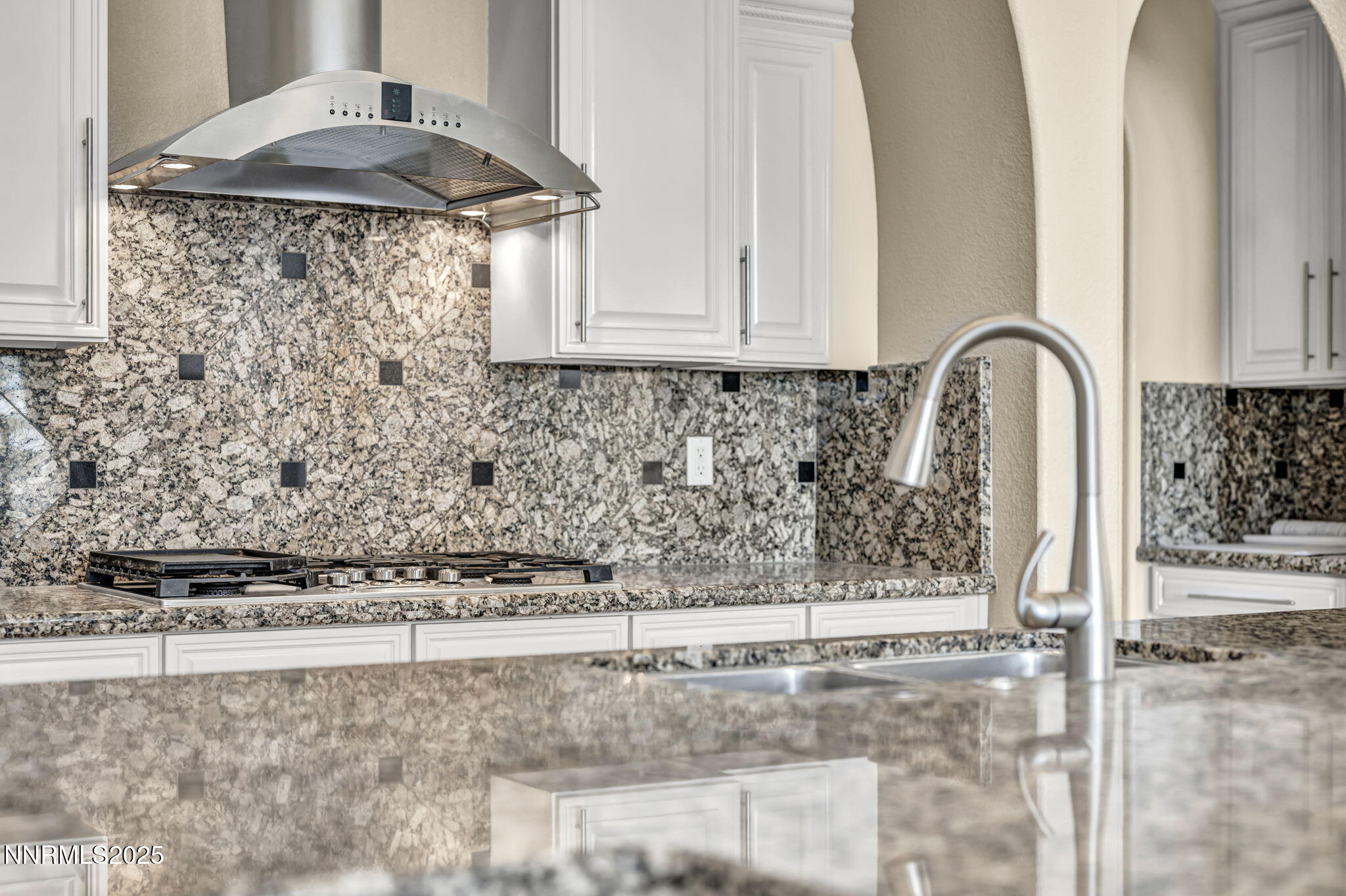 192-web-or-mls-10100-via-ponte