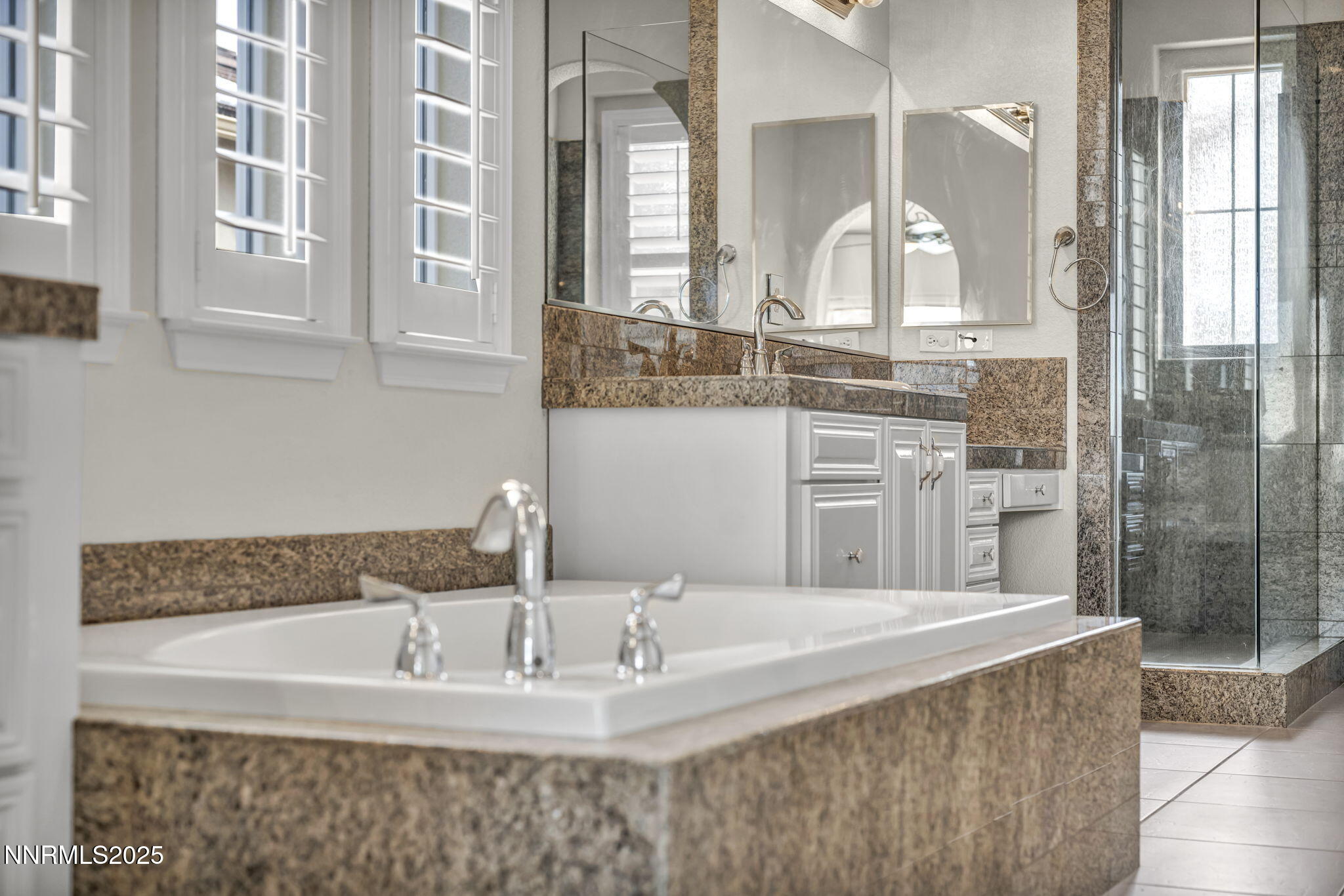 230-web-or-mls-10100-via-ponte