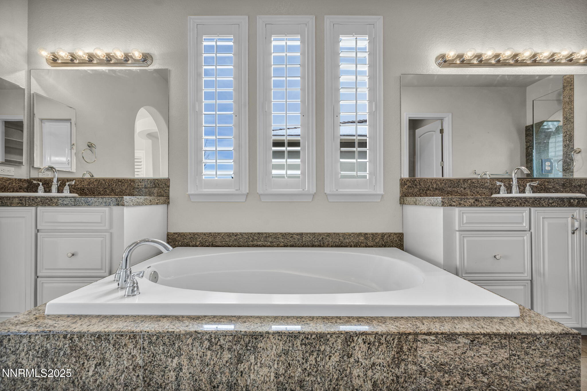 226-web-or-mls-10100-via-ponte