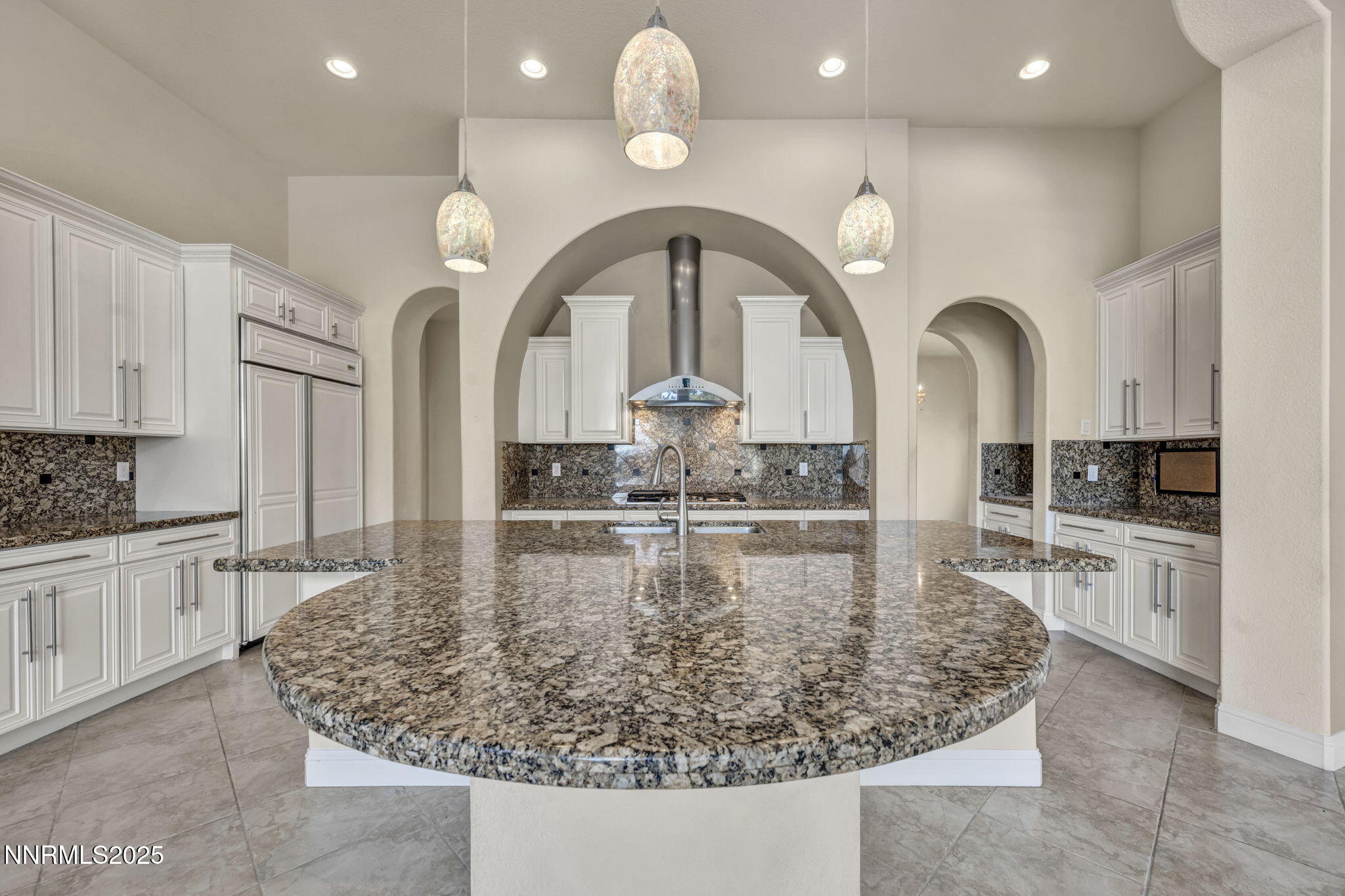 194-web-or-mls-10100-via-ponte