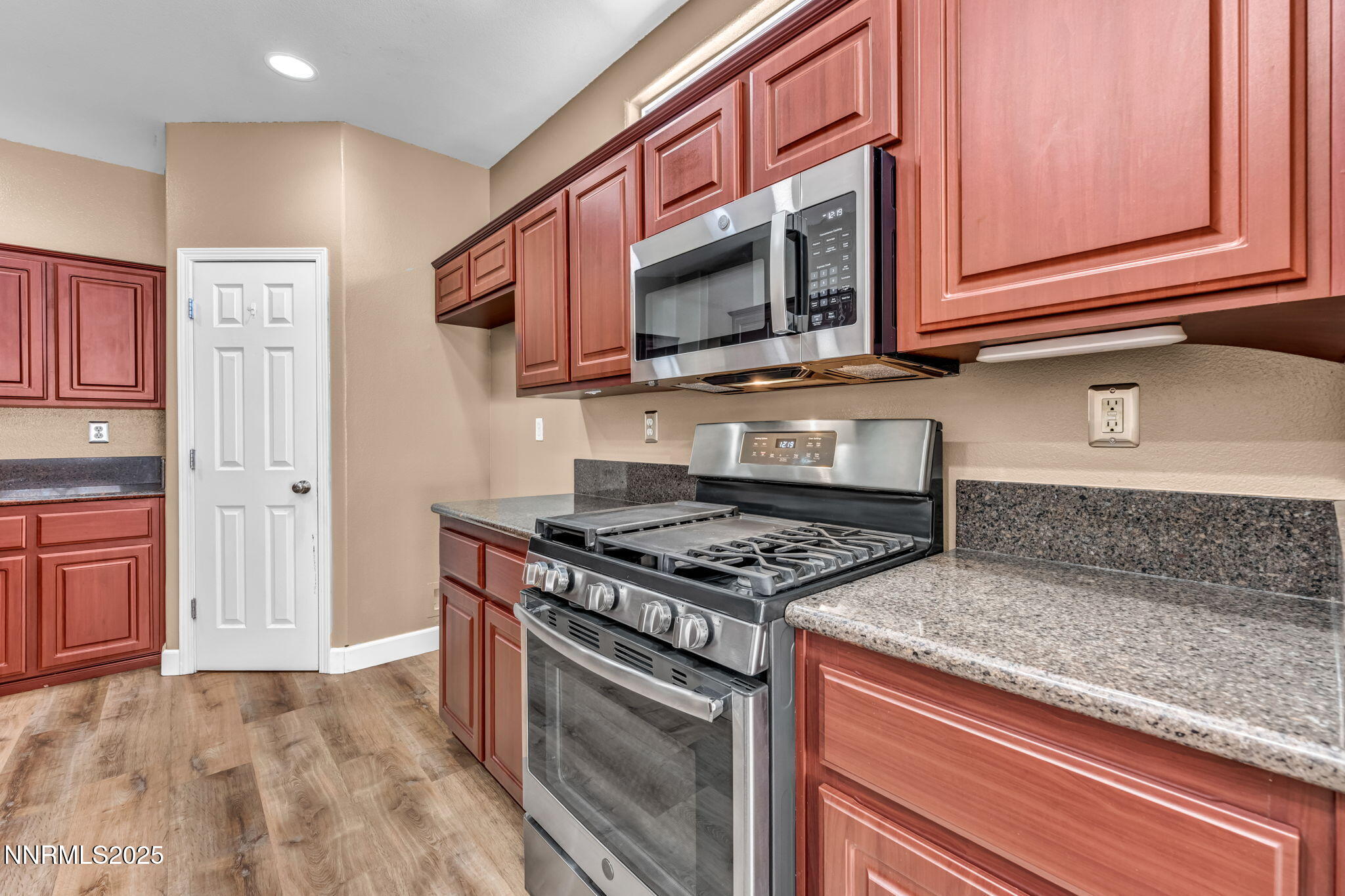 60-web-or-mls-965-aster-ln