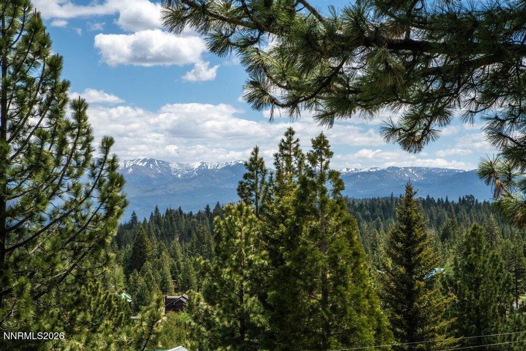 Photo of 12698 Stockholm Way, Truckee, CA 96161 (MLS # 260006622)