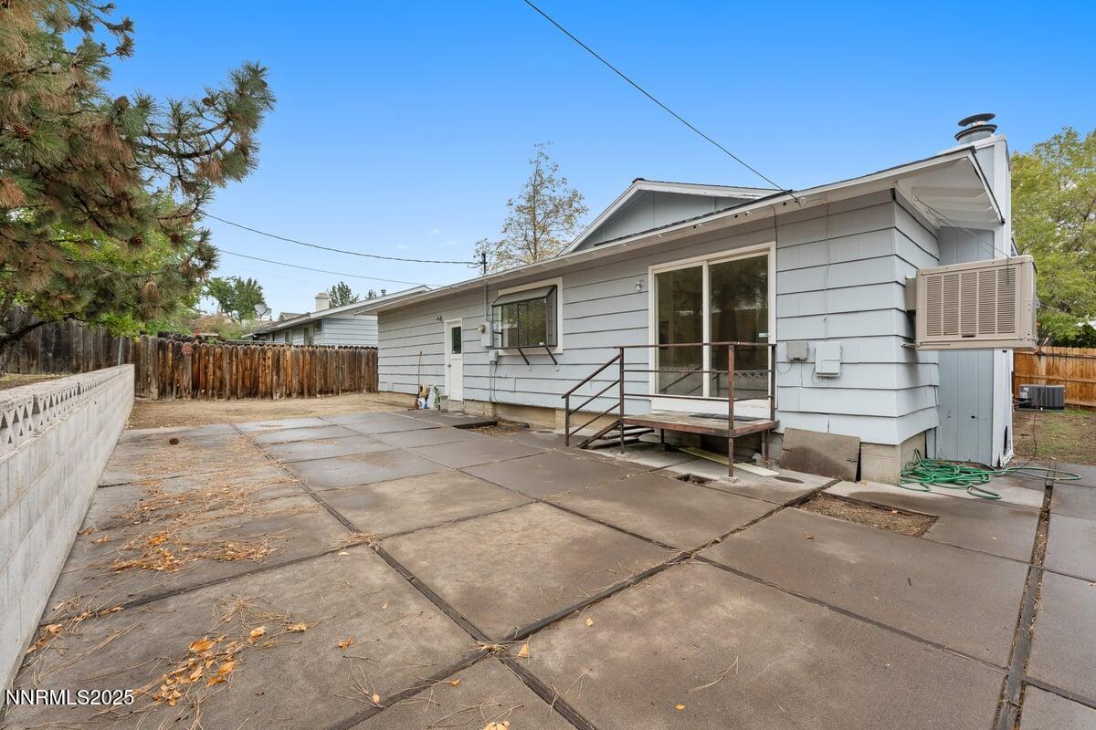 1421 Surf Way Reno NV 89503 31 of 32