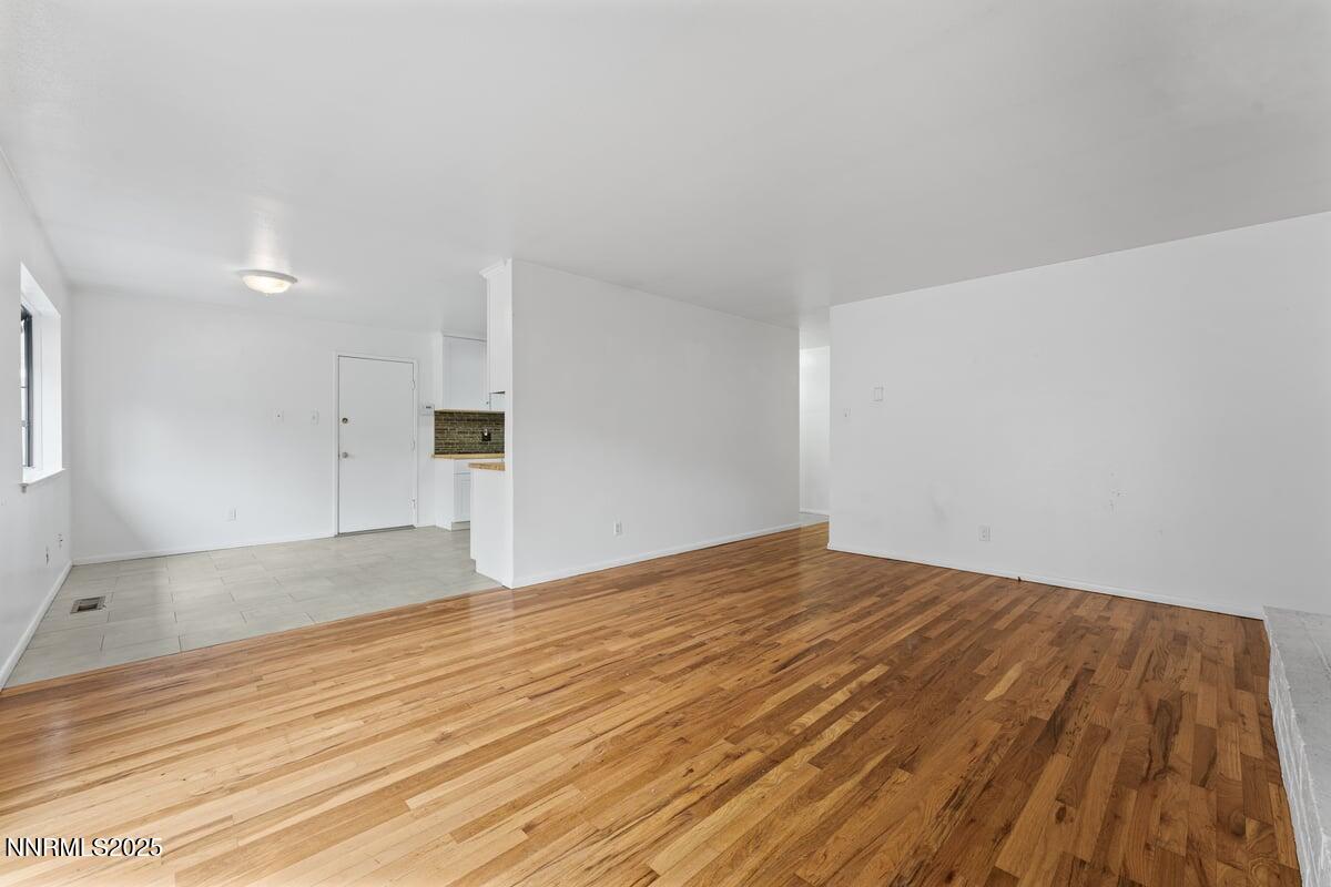 1421 Surf Way Reno NV 89503 8 of 32