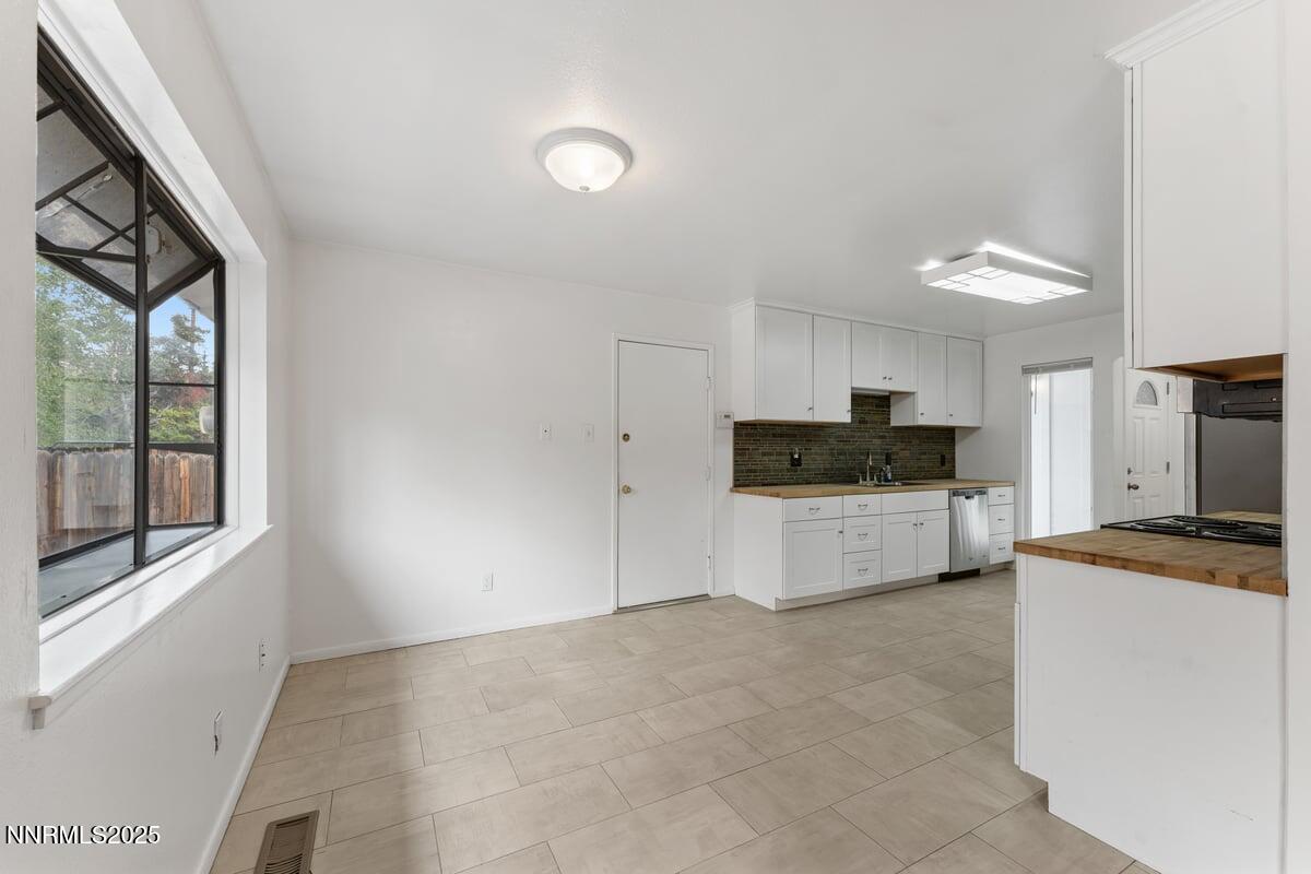 1421 Surf Way Reno NV 89503 11 of 32