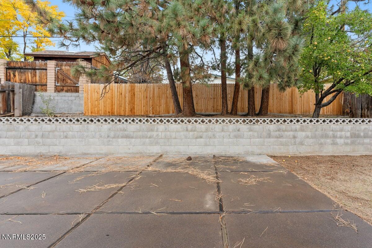 1421 Surf Way Reno NV 89503 28 of 32