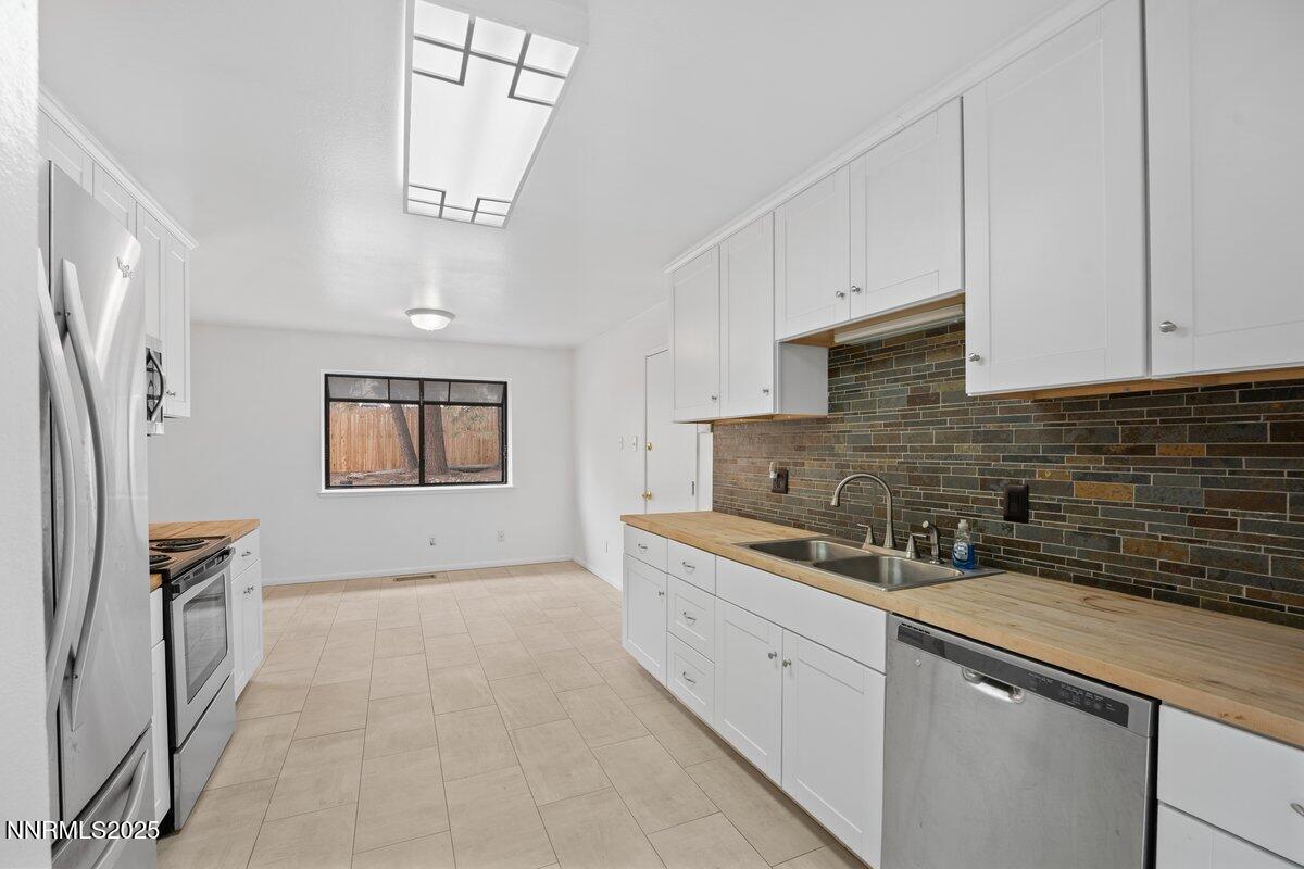 1421 Surf Way Reno NV 89503 15 of 32