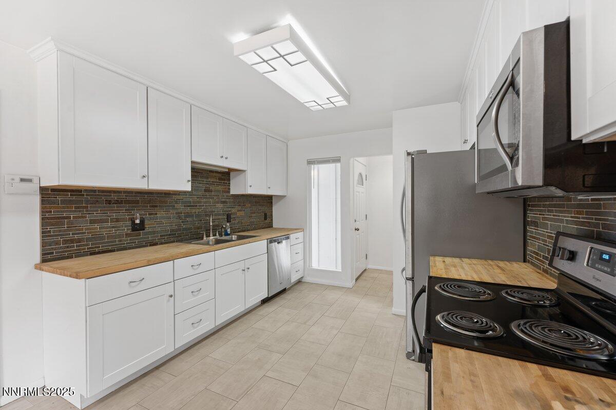 1421 Surf Way Reno NV 89503 14 of 32