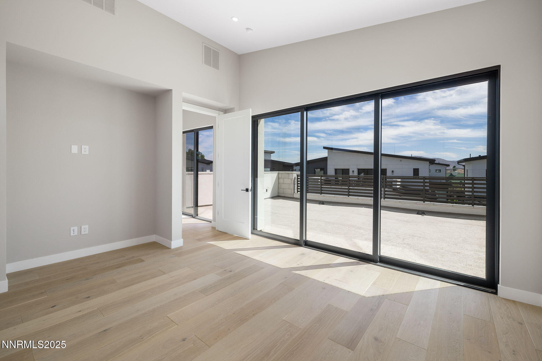 21-web-or-mls-42 Campolina unit 25-22