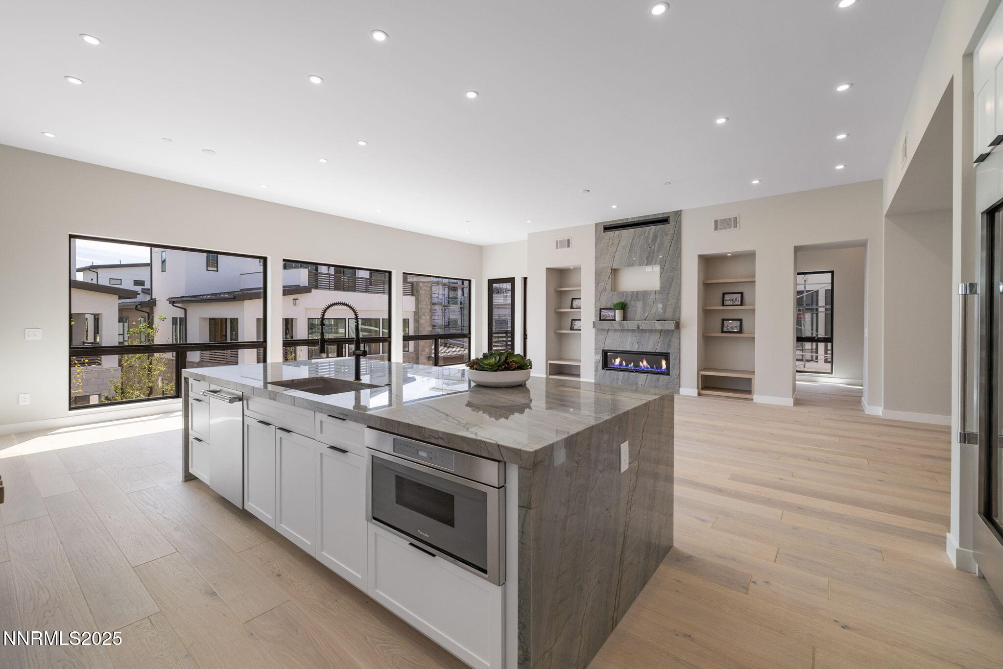 5-web-or-mls-42 Campolina unit 25-7