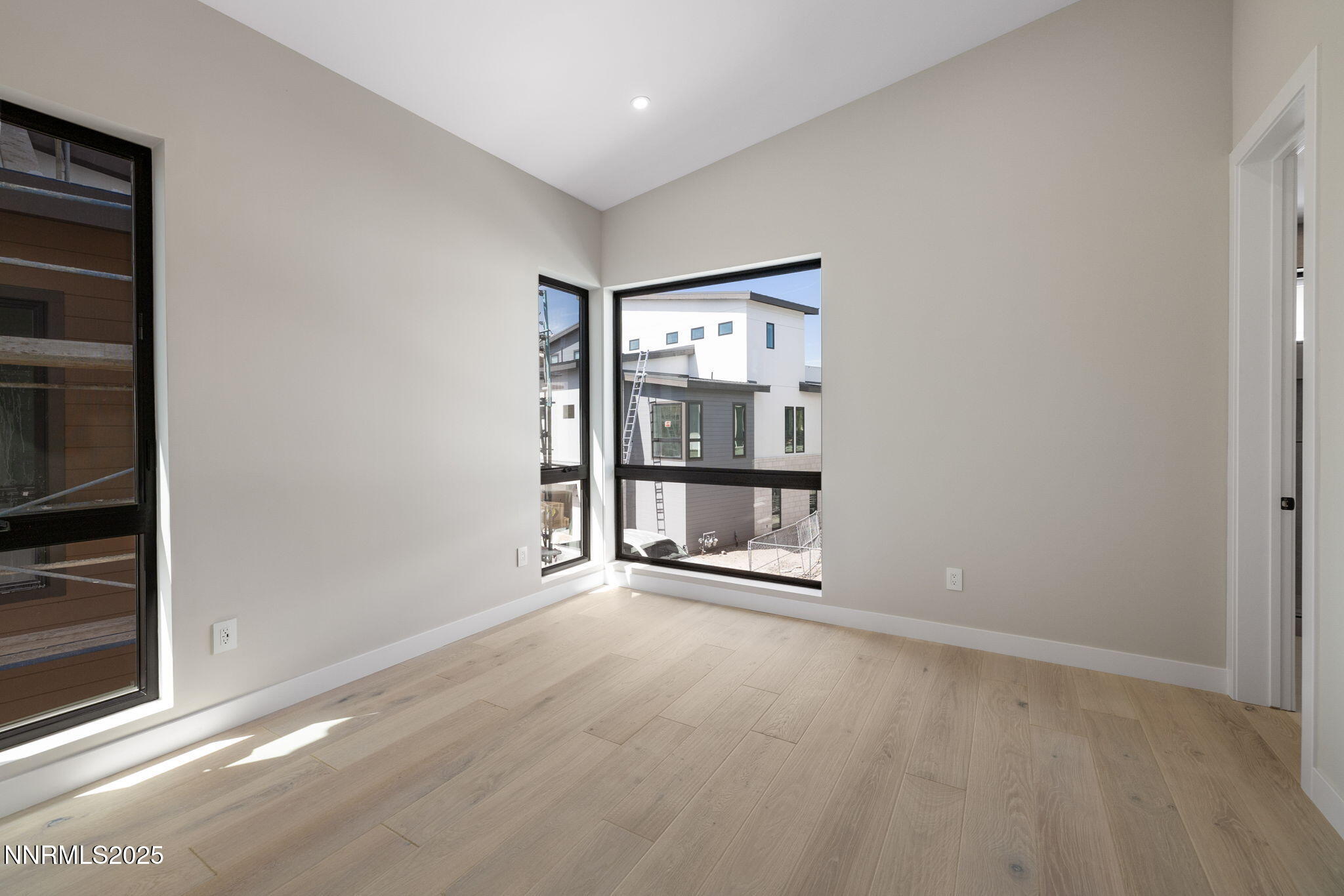 8-web-or-mls-42 Campolina unit 25-10