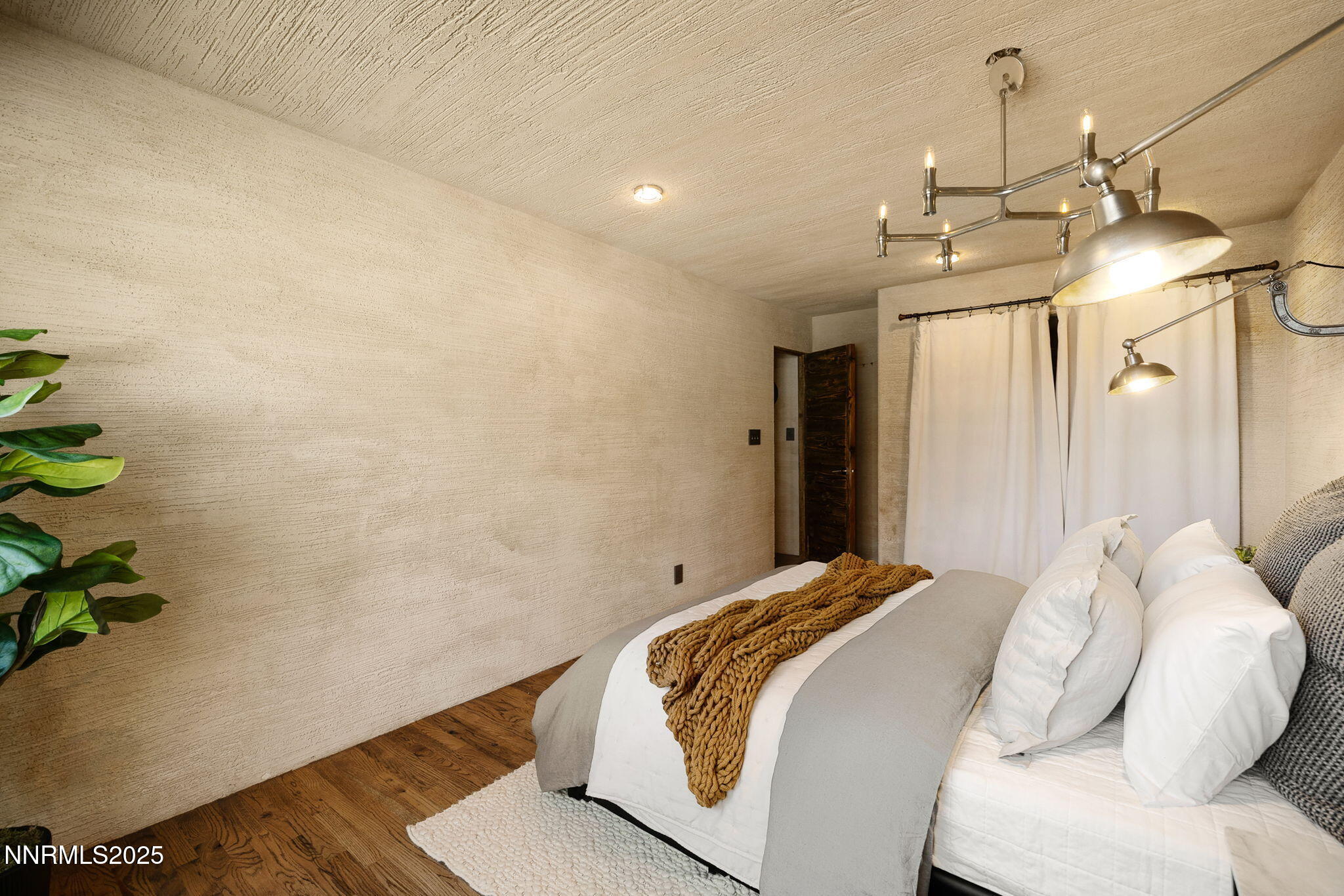 45-web-or-mls-1825 Manzanita-24