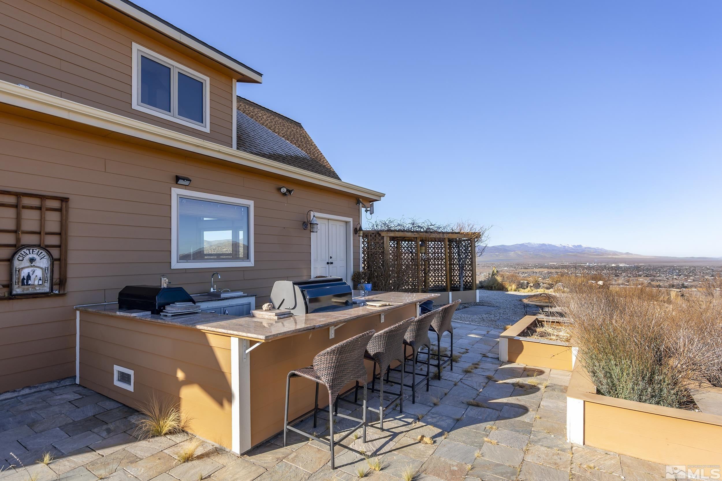 outdoor kitchen