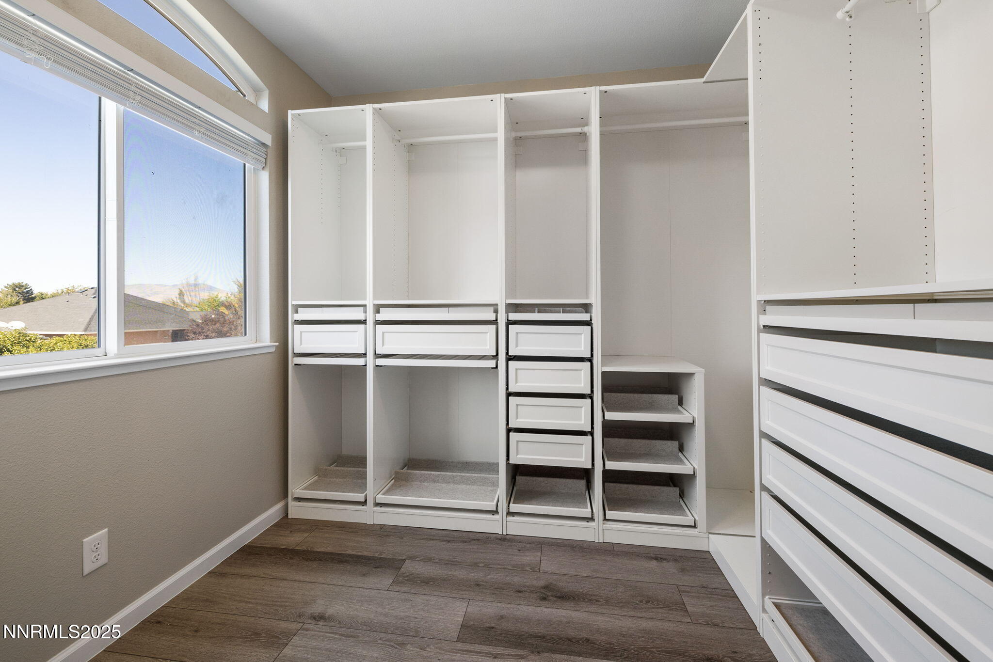 19-web-or-mls-7510 Michaela Dr-22