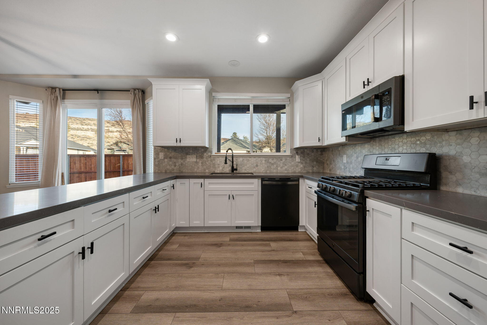 43-web-or-mls-A7408219