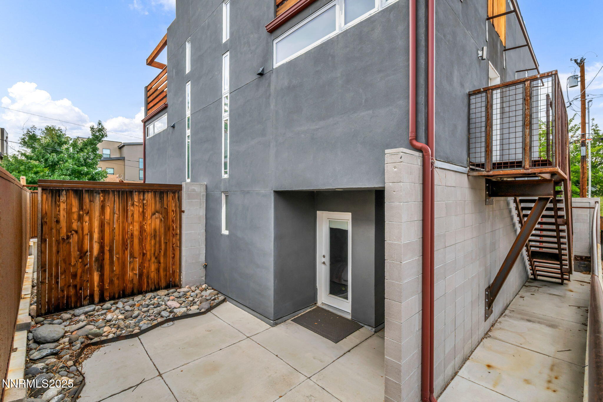 11-web-or-mls-343-mt-rose-st