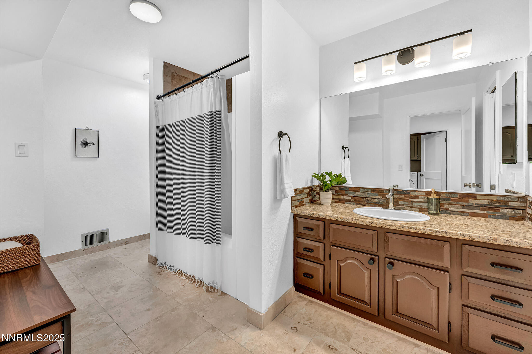 128-web-or-mls-696-village-blvd-31