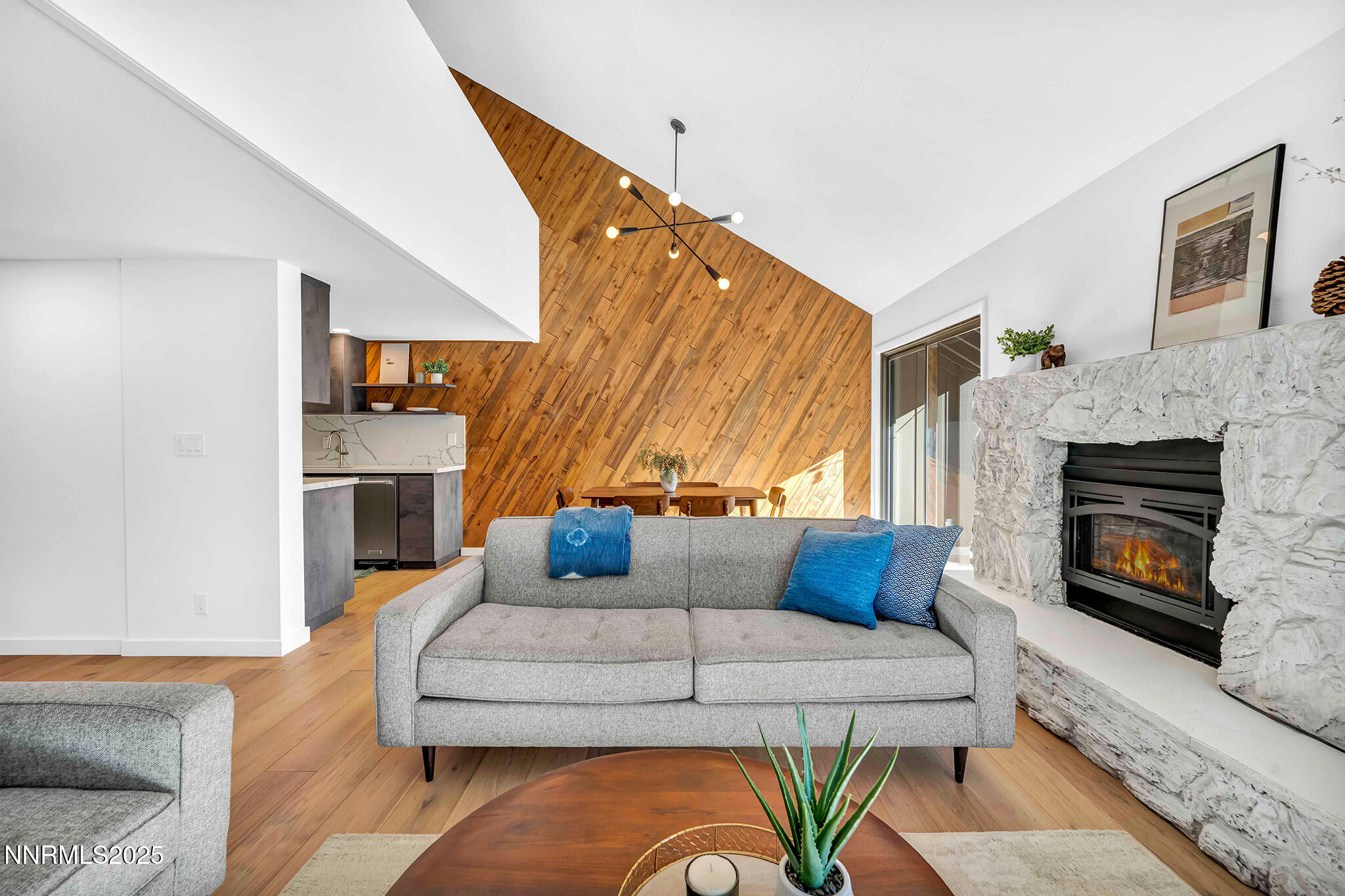 106-web-or-mls-696-village-blvd-31