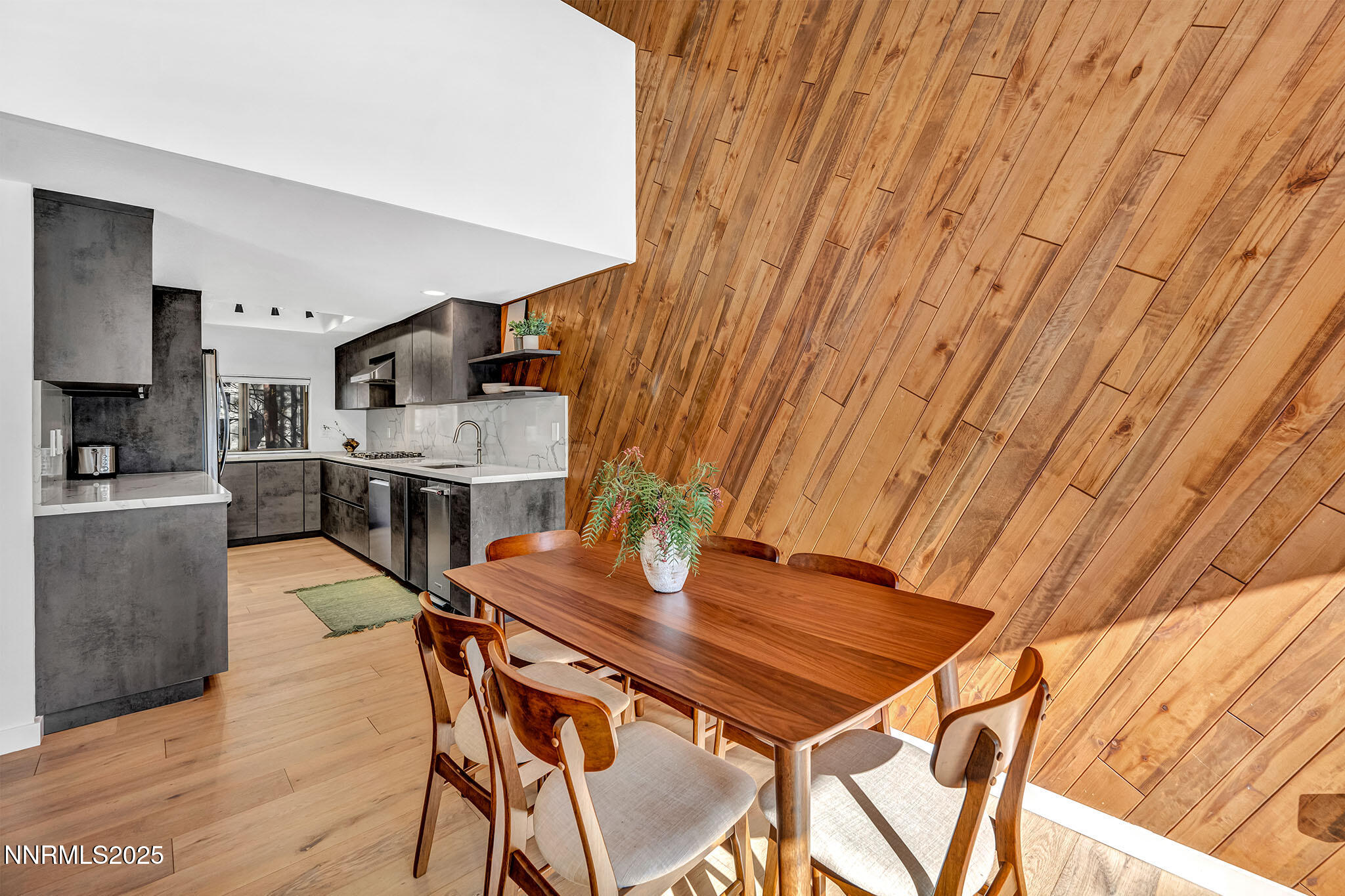 114-web-or-mls-696-village-blvd-31