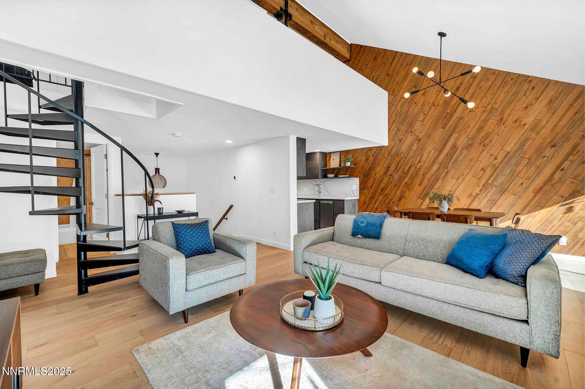 105-web-or-mls-696-village-blvd-31