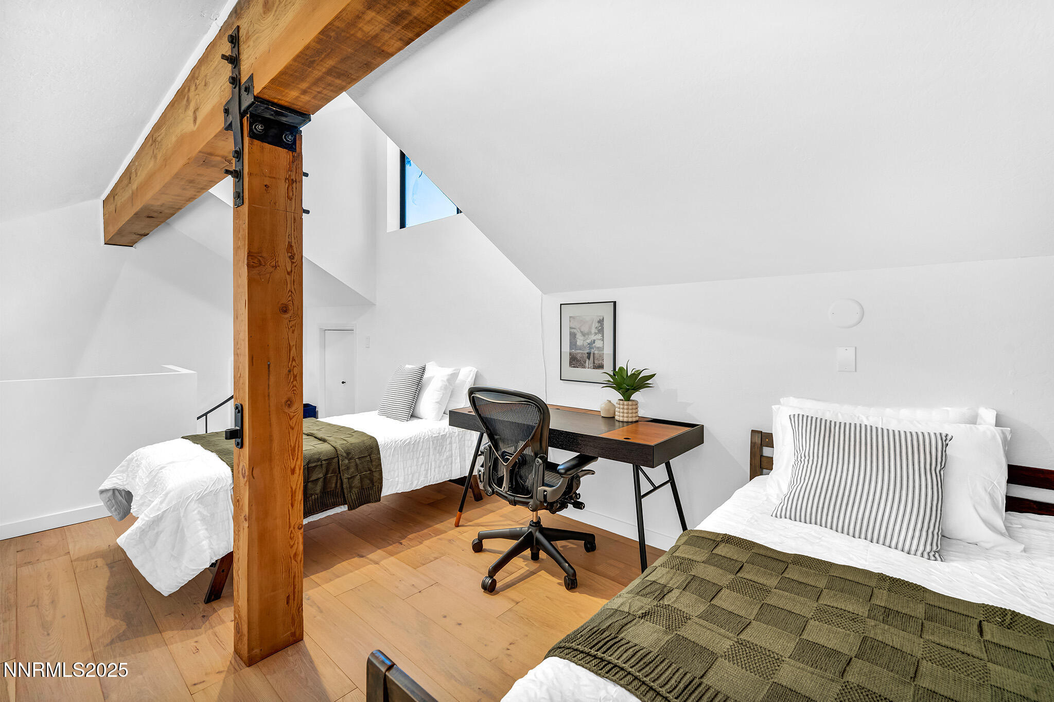 126-web-or-mls-696-village-blvd-31