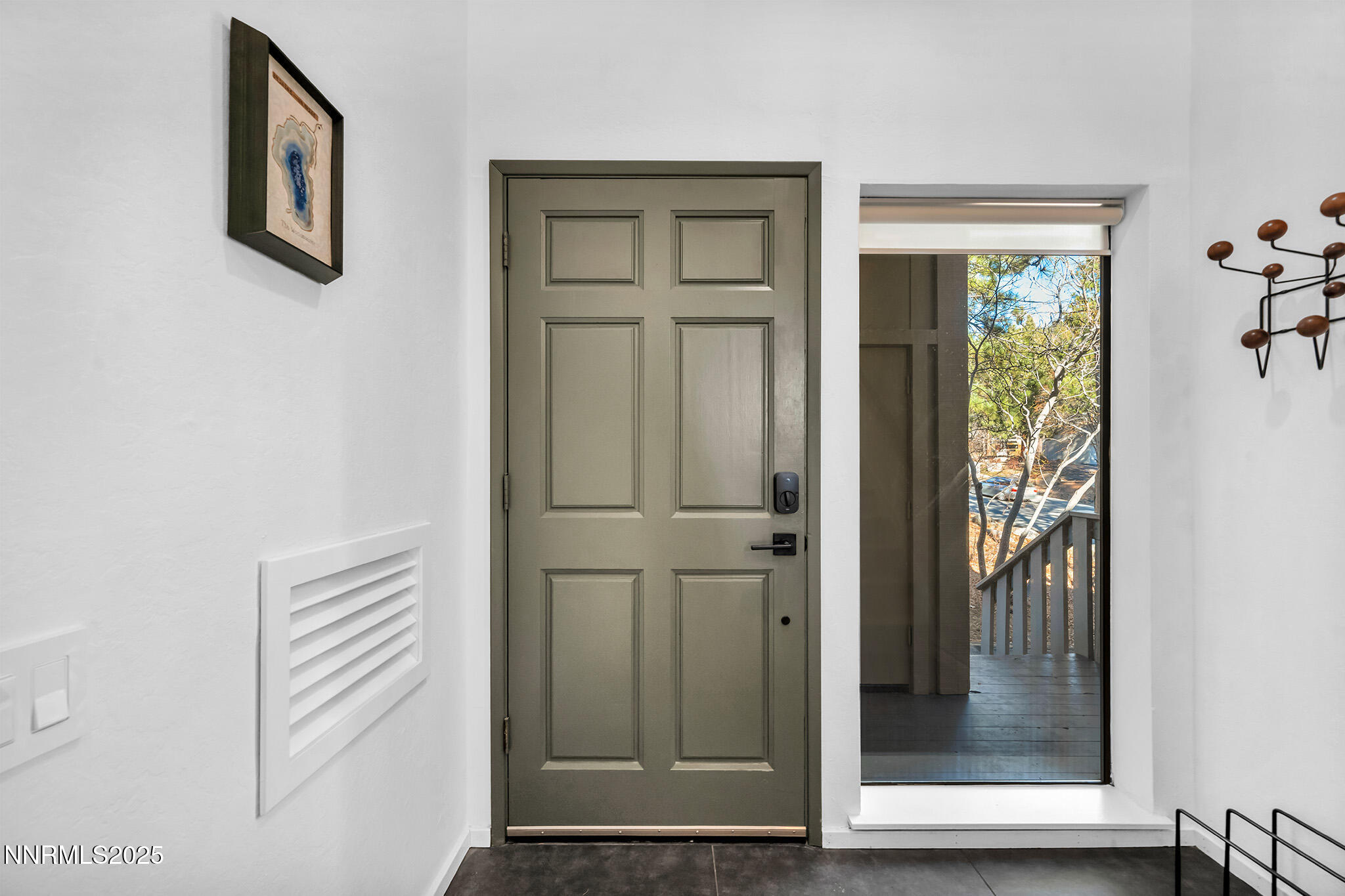 93-web-or-mls-696-village-blvd-31