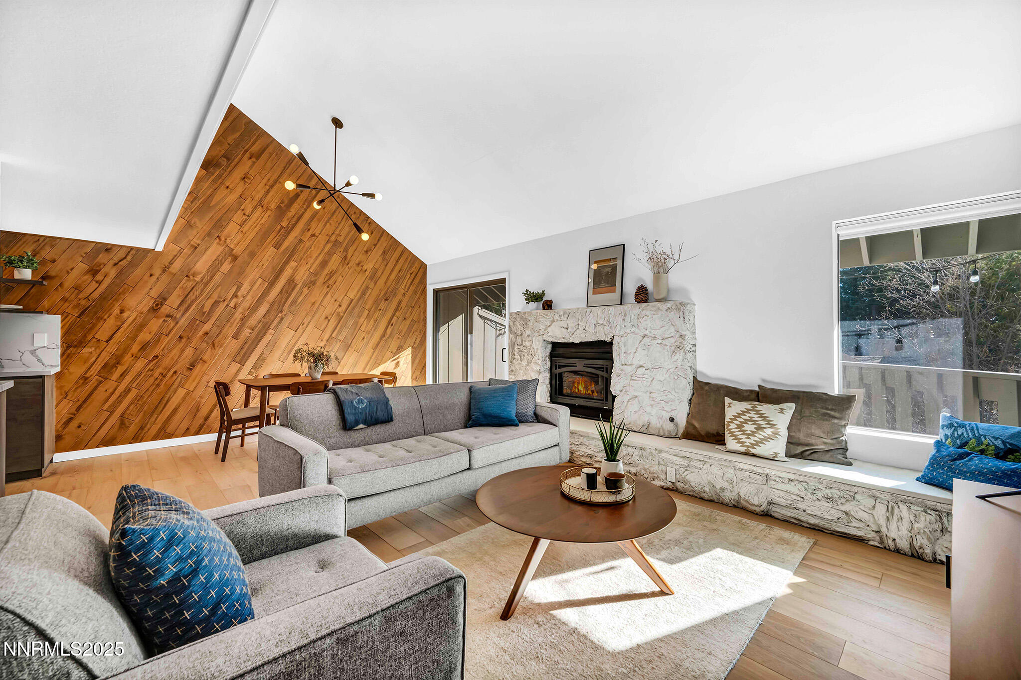 107-web-or-mls-696-village-blvd-31