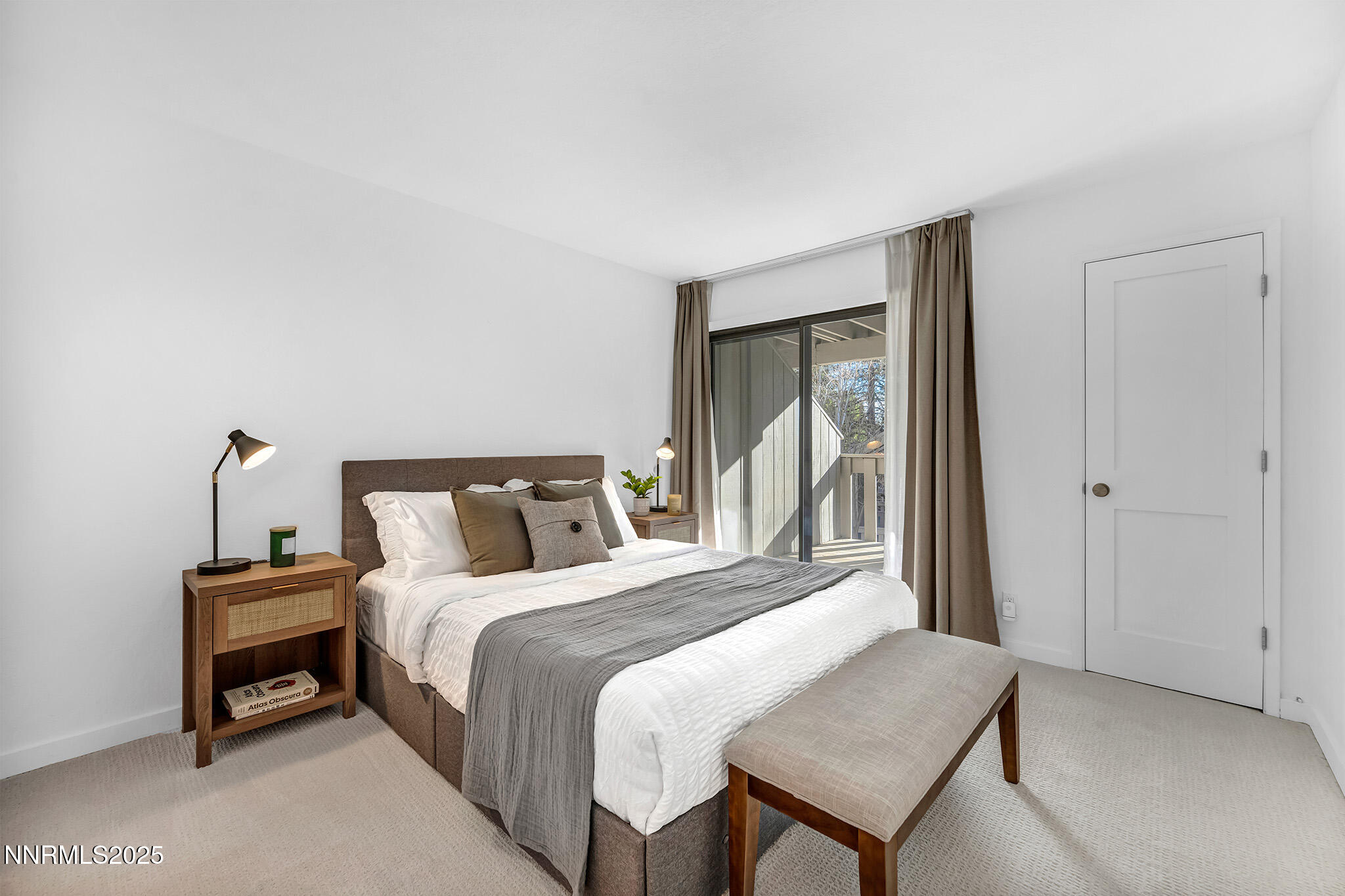 132-web-or-mls-696-village-blvd-31