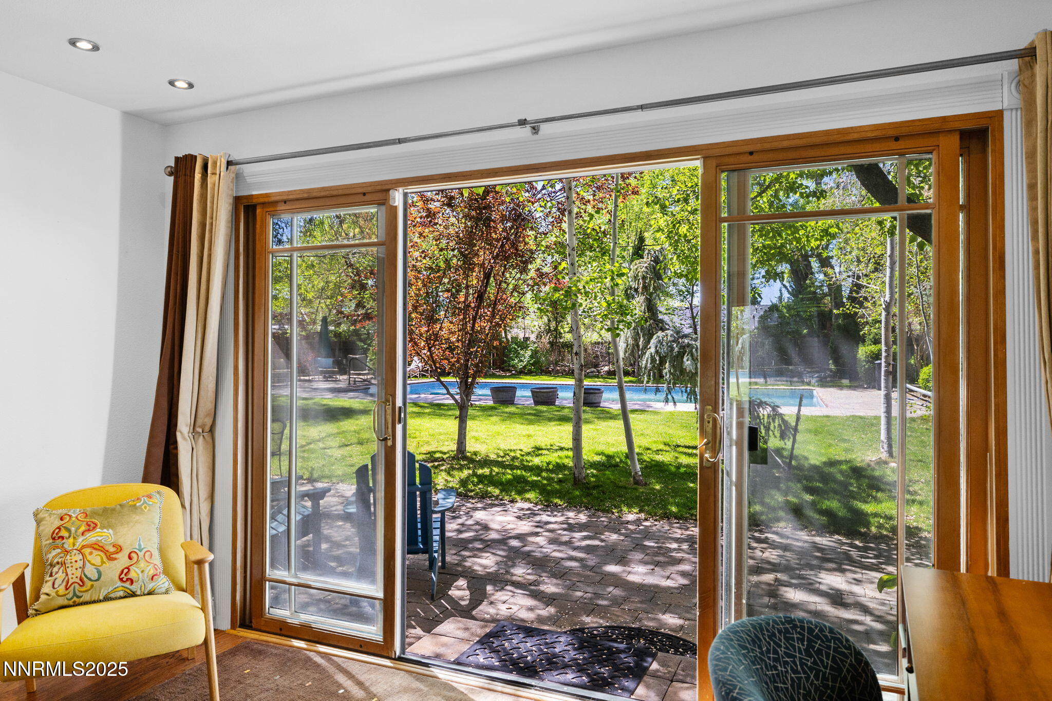 42-web-or-mls-1555 Marsh-21