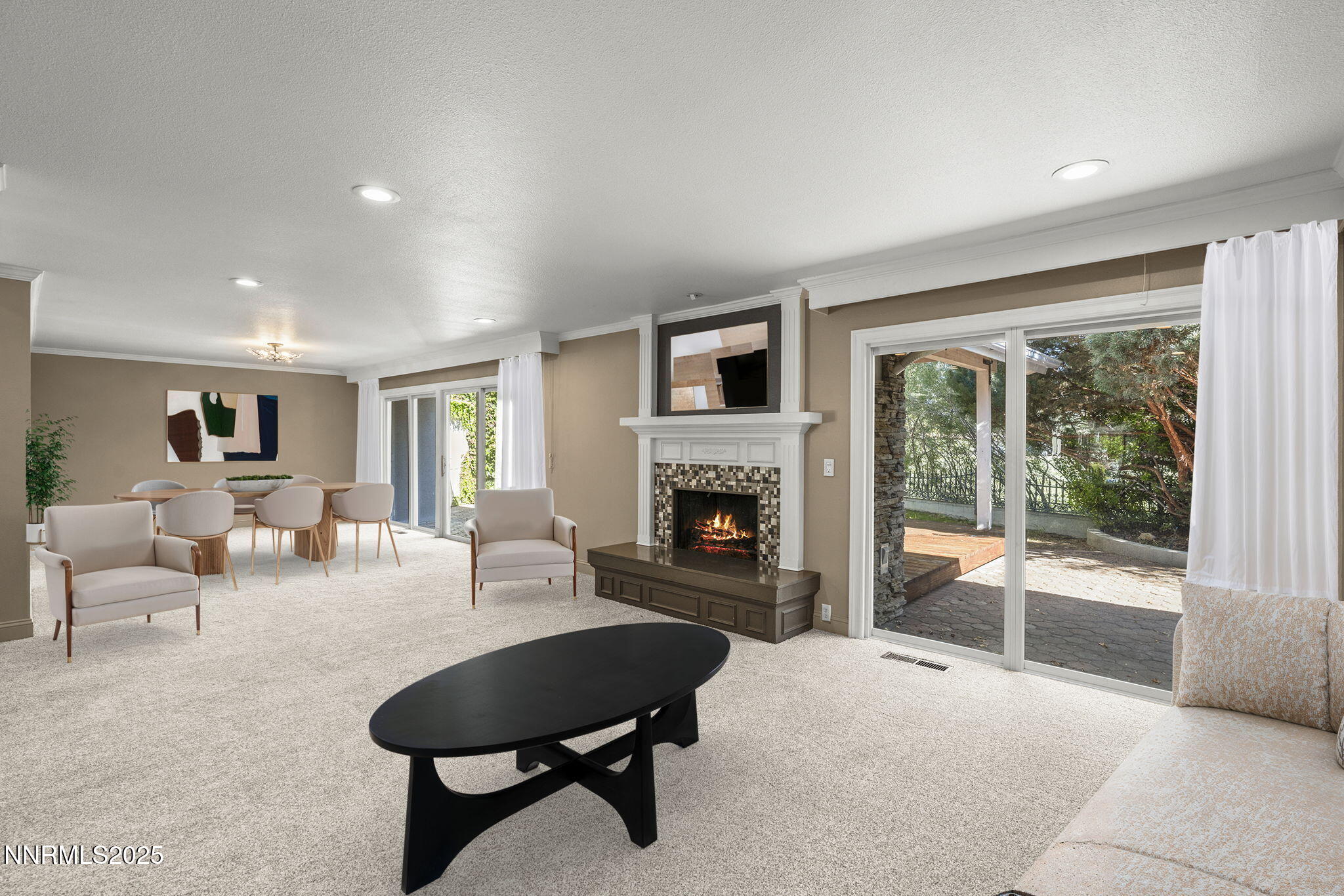 13-web-or-mls-4900_Plumas_Living_Room_27