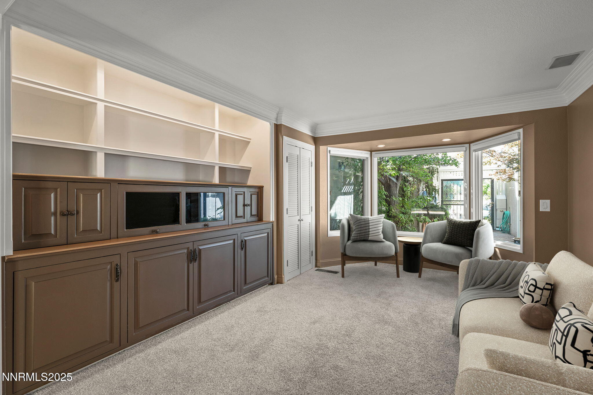 22-web-or-mls-4900_Plumas_Media_Room_26-