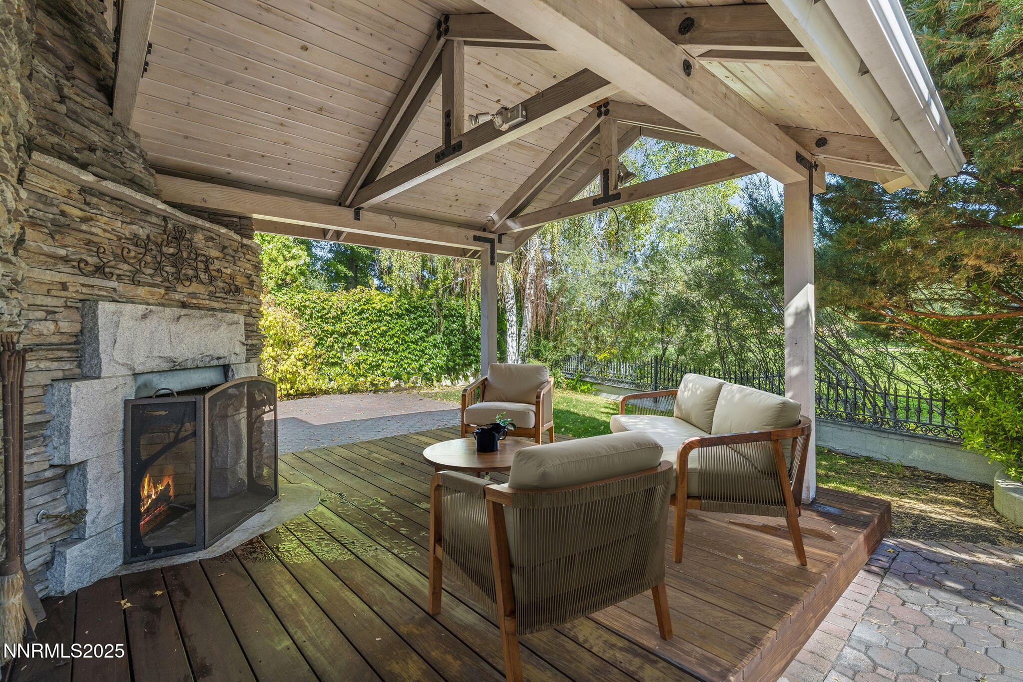 49-web-or-mls-4900_Plumas_Patio_25-09-25