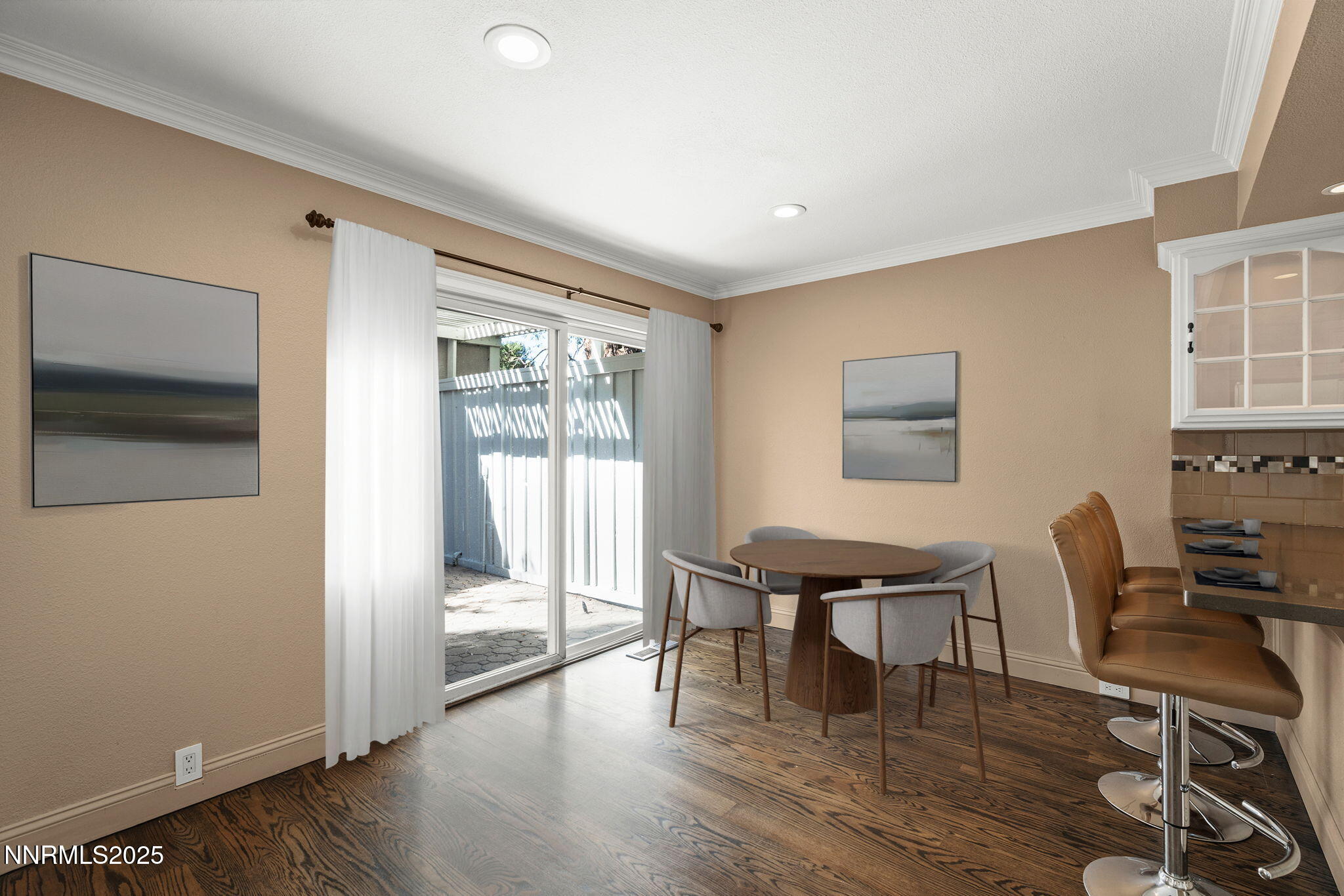 25-web-or-mls-4900_Plumas_Breakfast_Nook