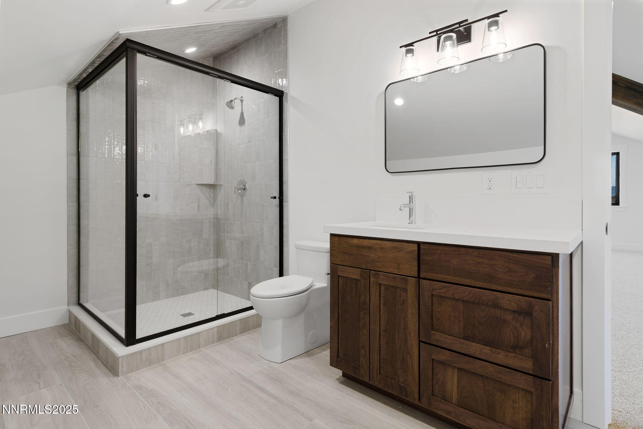 119-web-or-mls-2411 Blaze Ct-120