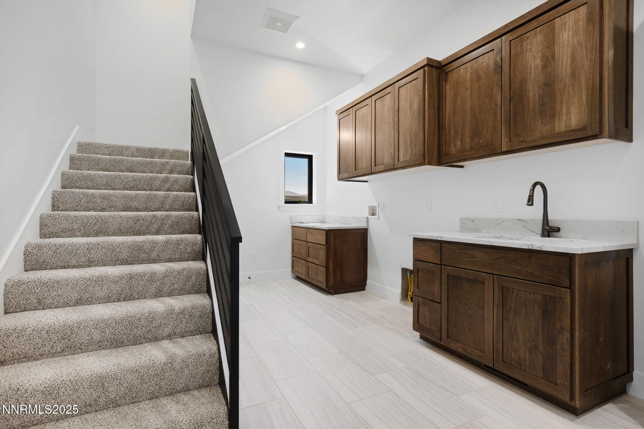 110-web-or-mls-2411 Blaze Ct-111