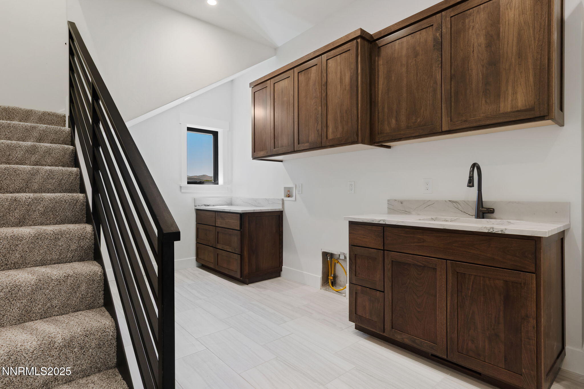 111-web-or-mls-2411 Blaze Ct-112