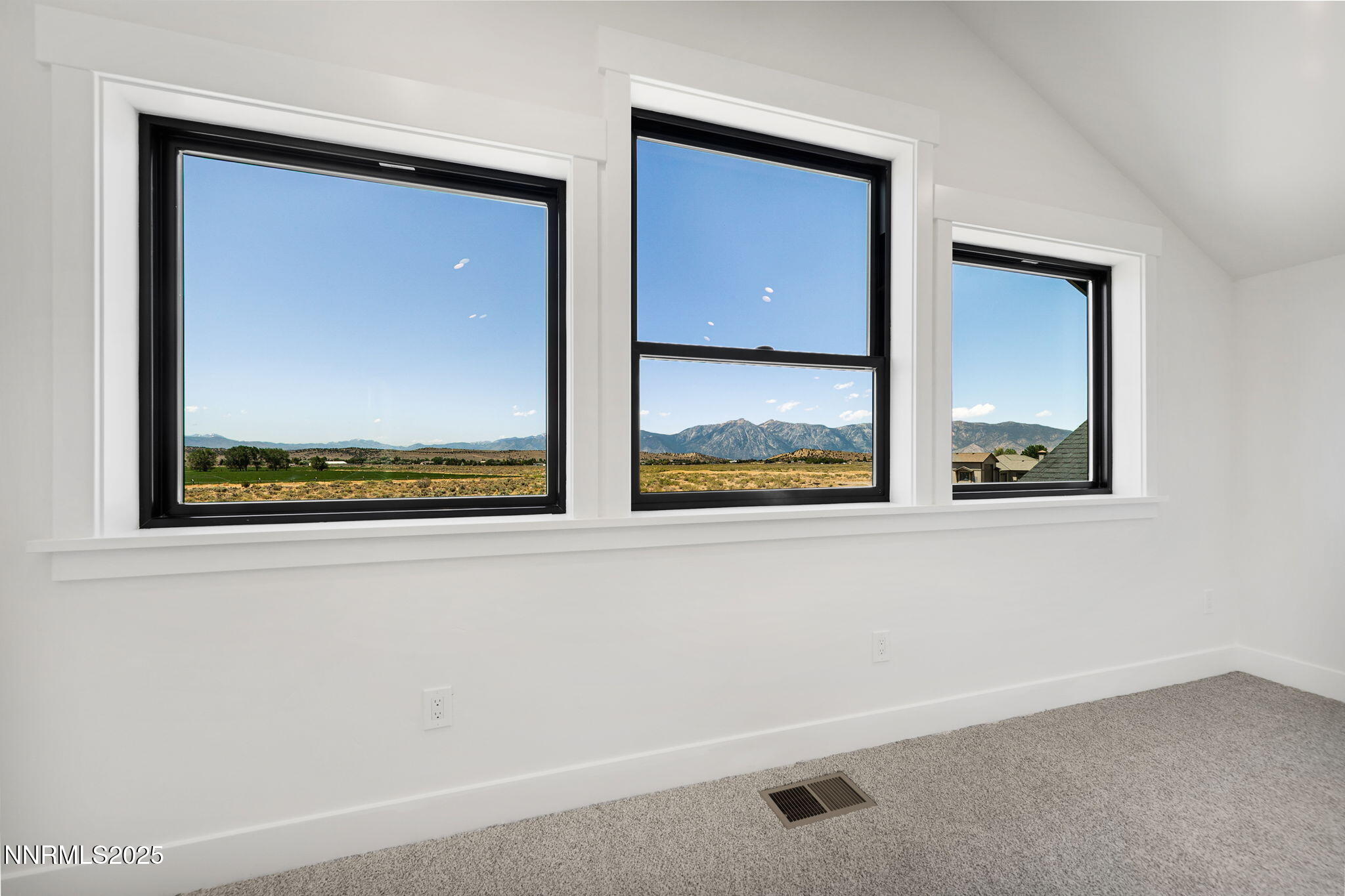 116-web-or-mls-2411 Blaze Ct-117