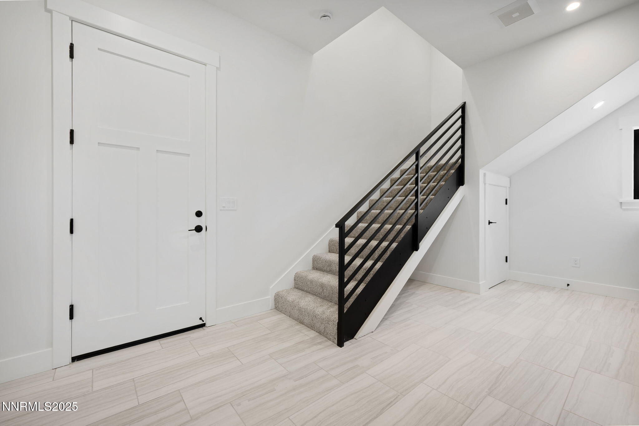 109-web-or-mls-2411 Blaze Ct-110