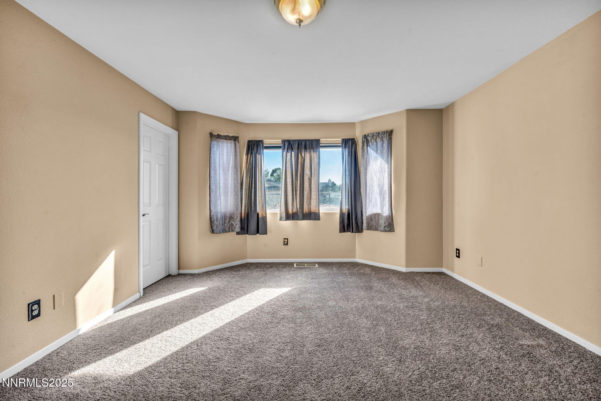 50-web-or-mls-103-michaelsen-dr