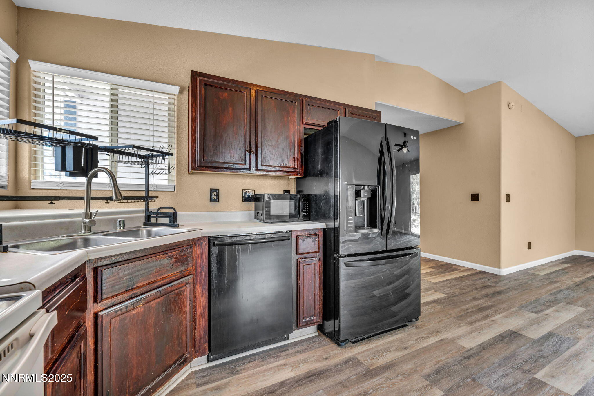 38-web-or-mls-103-michaelsen-dr