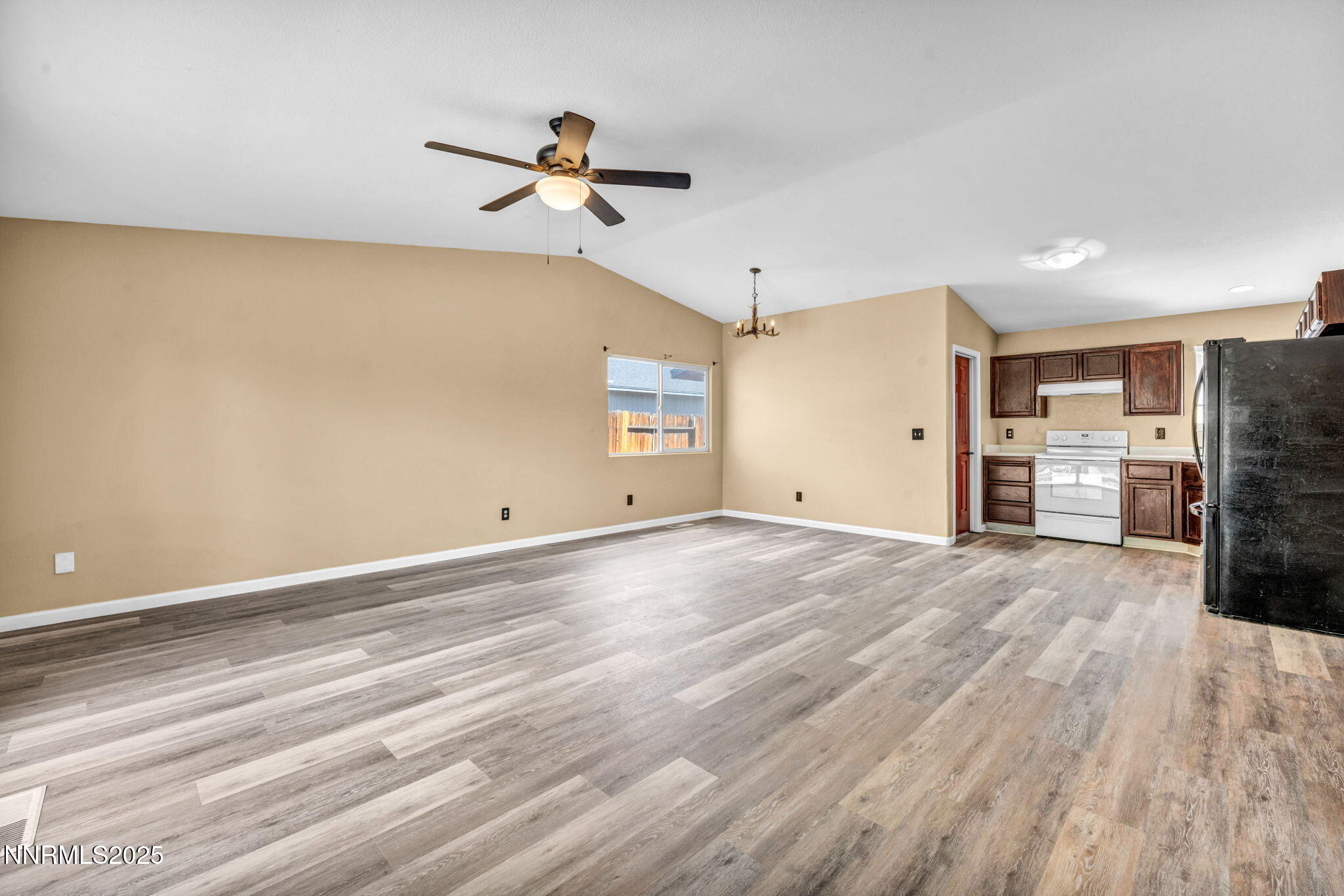 32-web-or-mls-103-michaelsen-dr